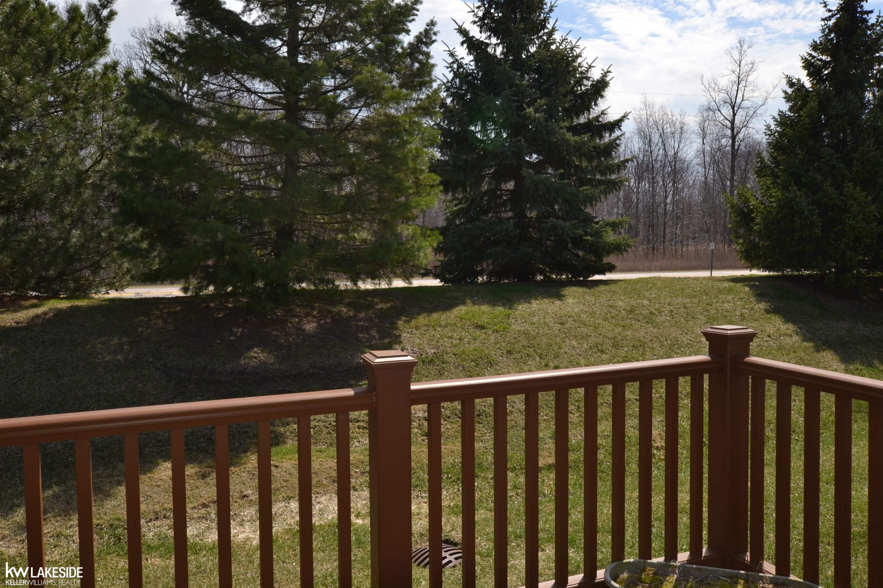 927 Lighthouse Drive, Marysville, MI 48040 — Photo 31