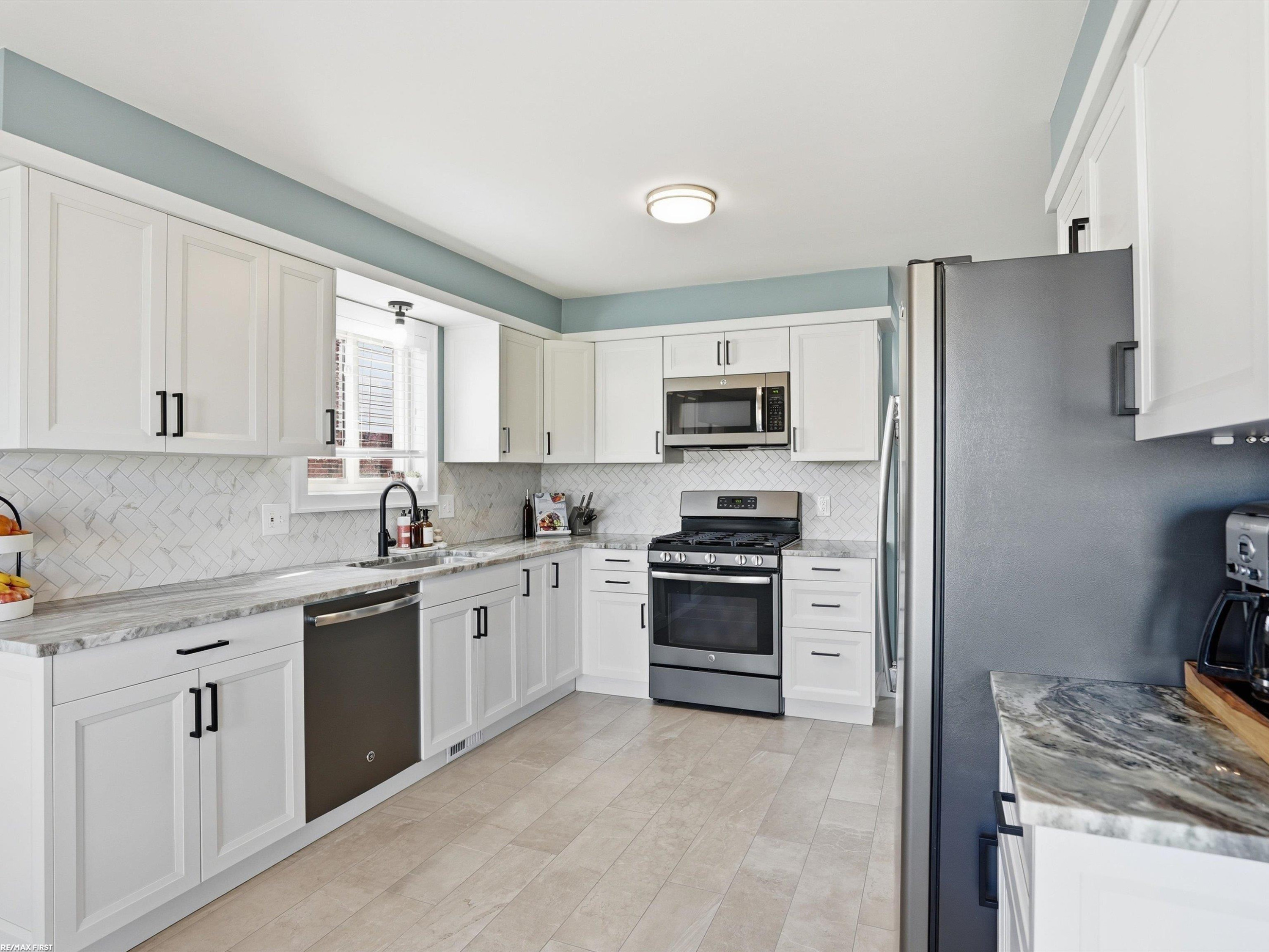 45784 Georgetown Drive, MI 48044 — Photo 18