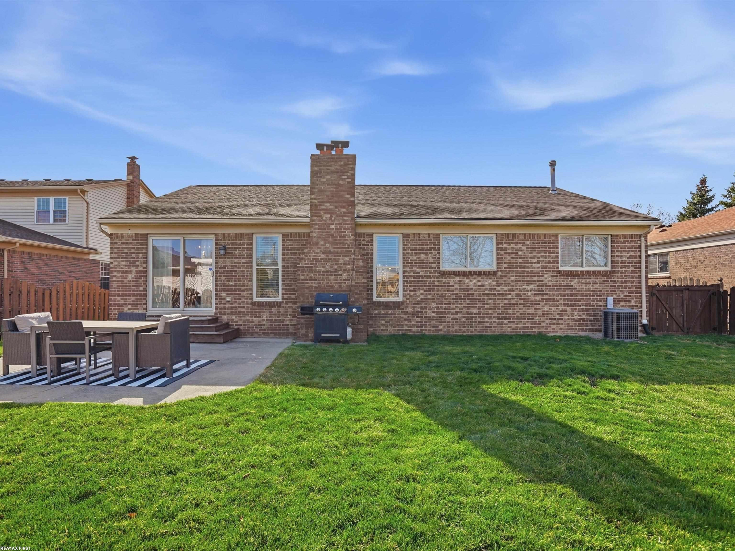 45784 Georgetown Drive, MI 48044 — Photo 36