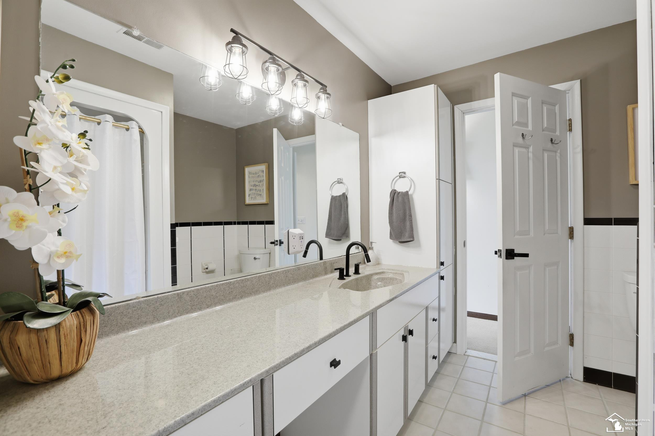 21781 Thorofare Road, Grosse Ile, MI 48138 — Photo 28