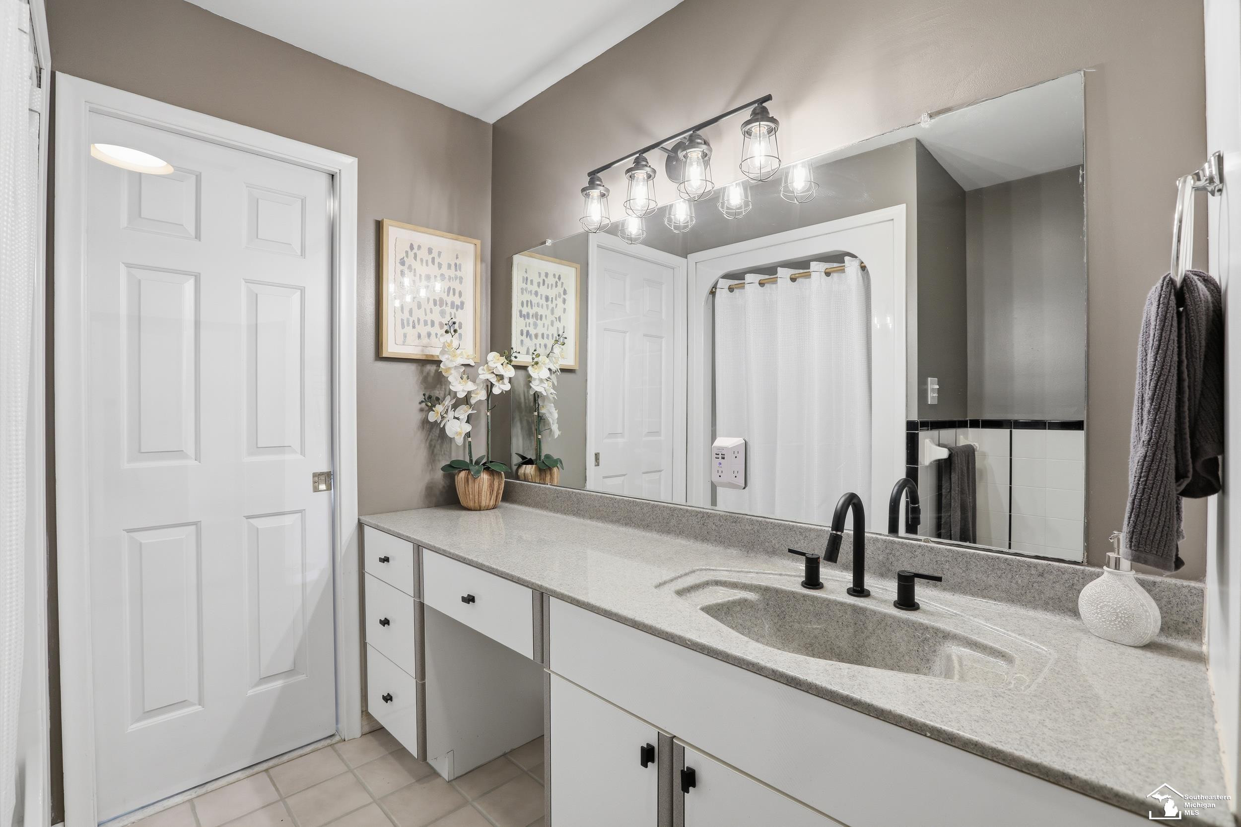 21781 Thorofare Road, Grosse Ile, MI 48138 — Photo 29