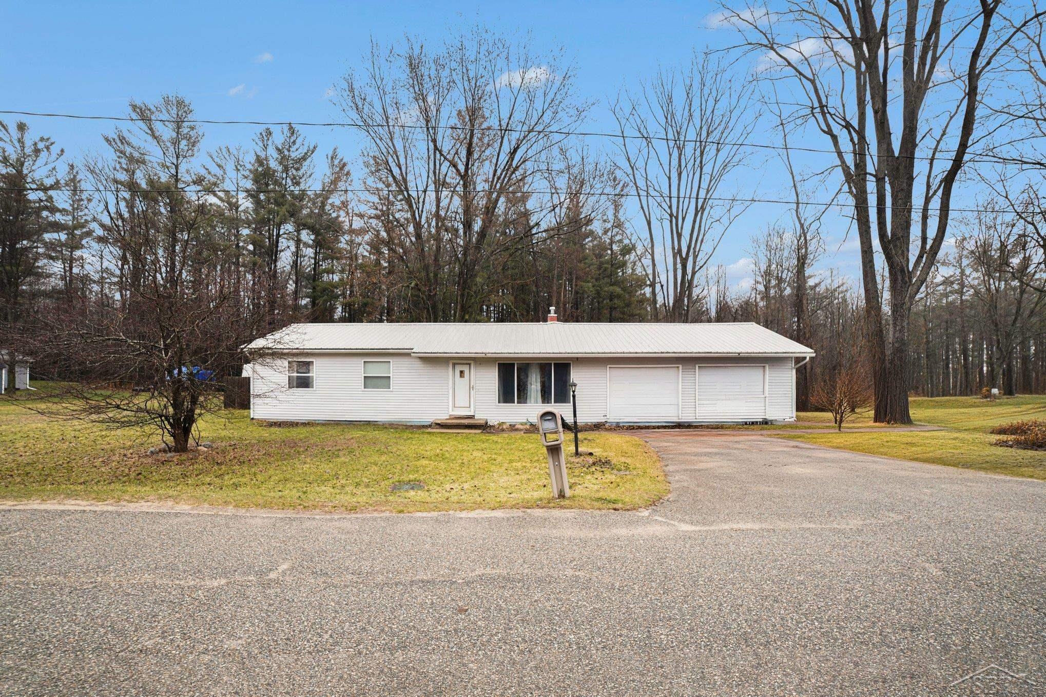 3305 Robertson Drive, Beaverton, MI 48612 — Photo 2