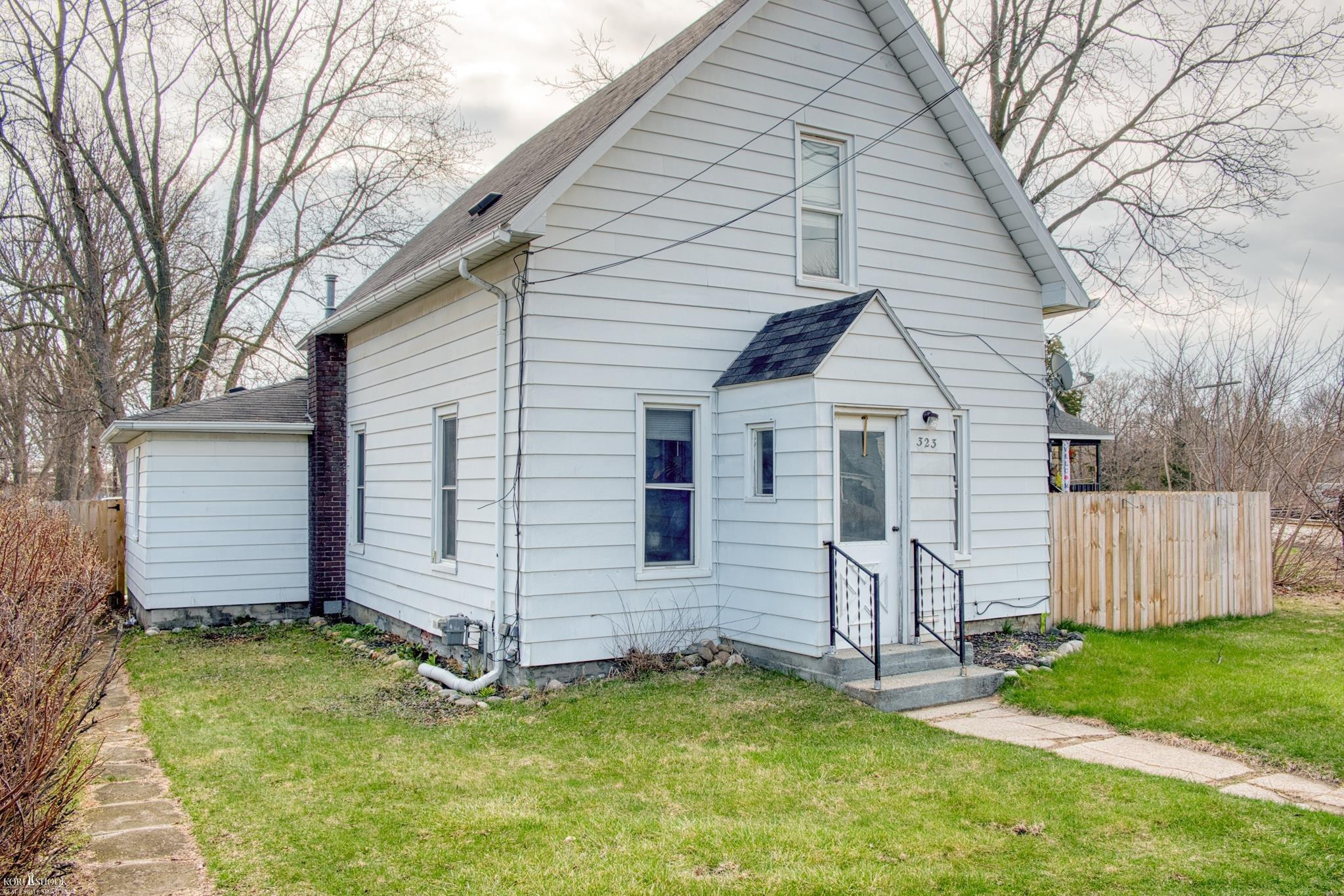 323 S Chipman Street, Owosso, MI 48867 — front exterior
