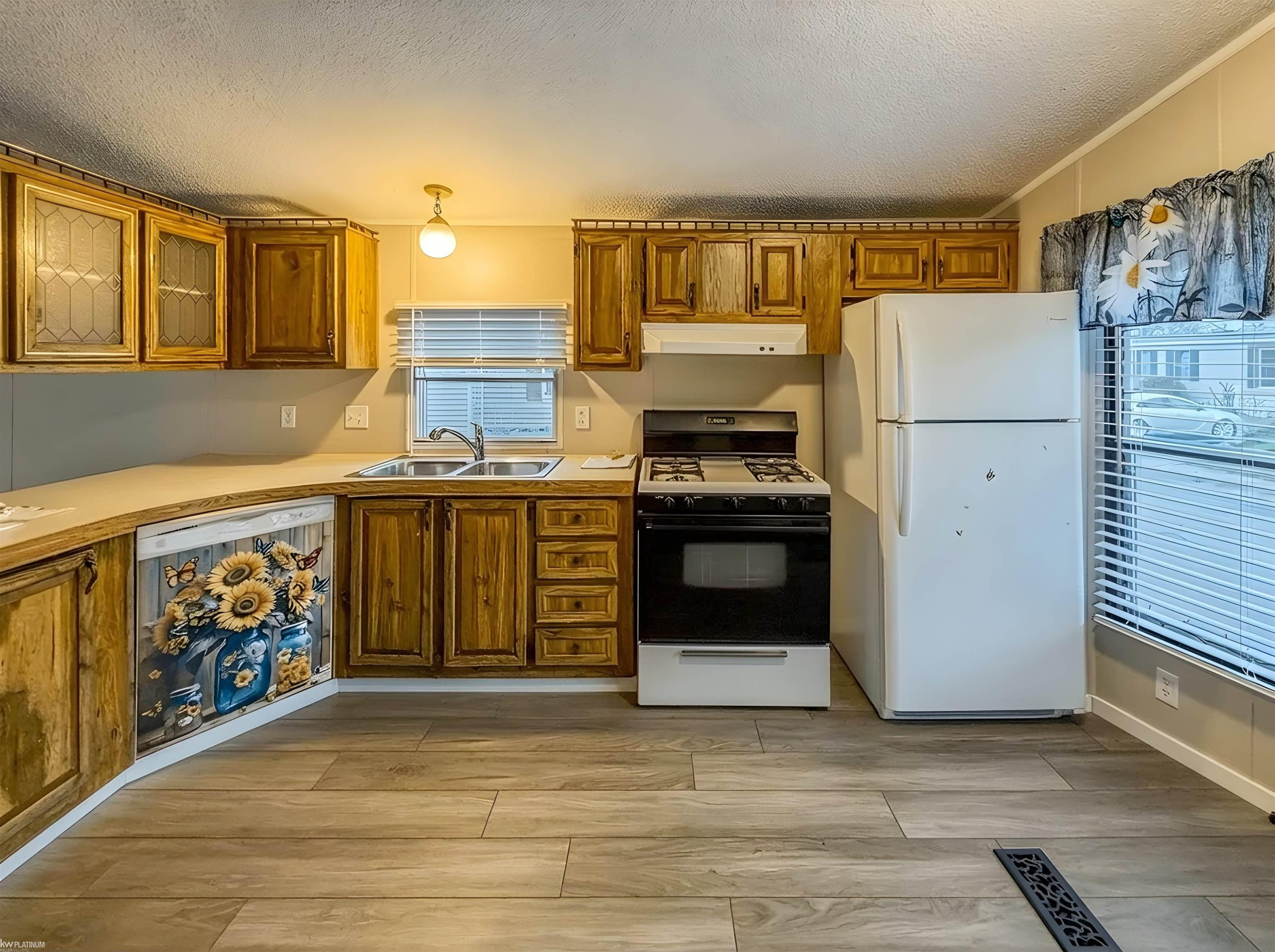 48565 Pineview Drive, Shelby Twp, MI 48317 — Photo 4
