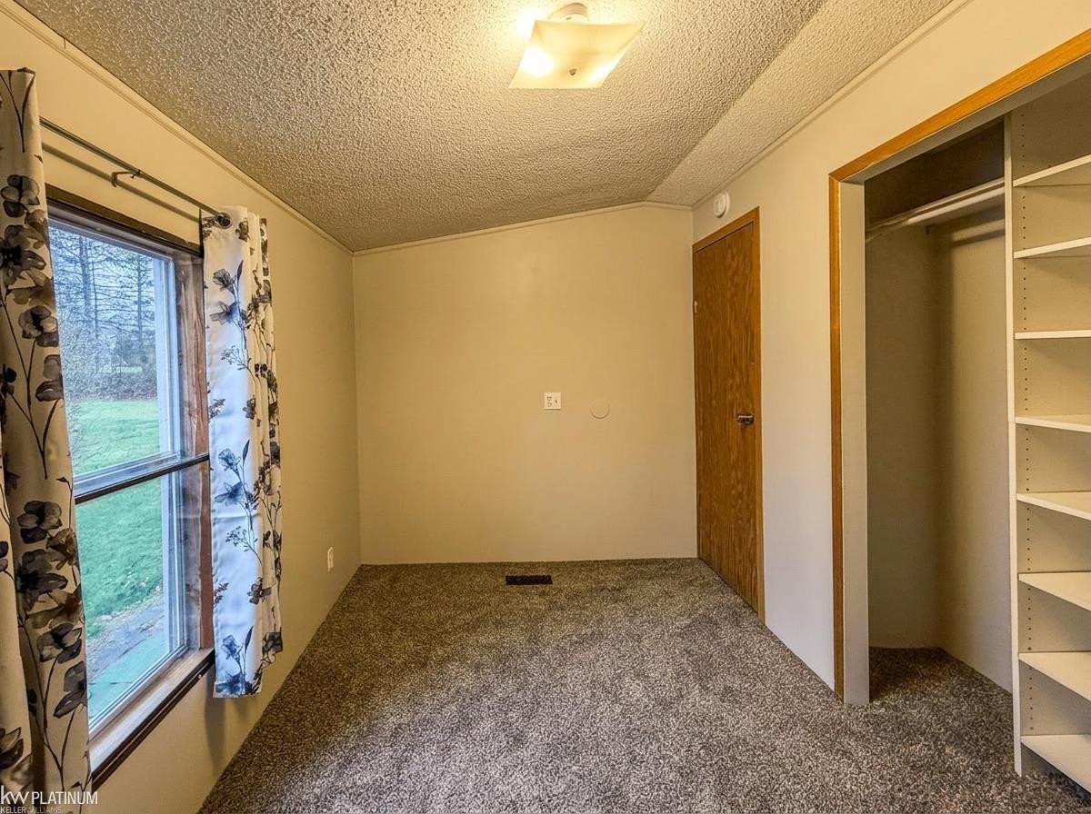 48565 Pineview Drive, Shelby Twp, MI 48317 — Photo 14