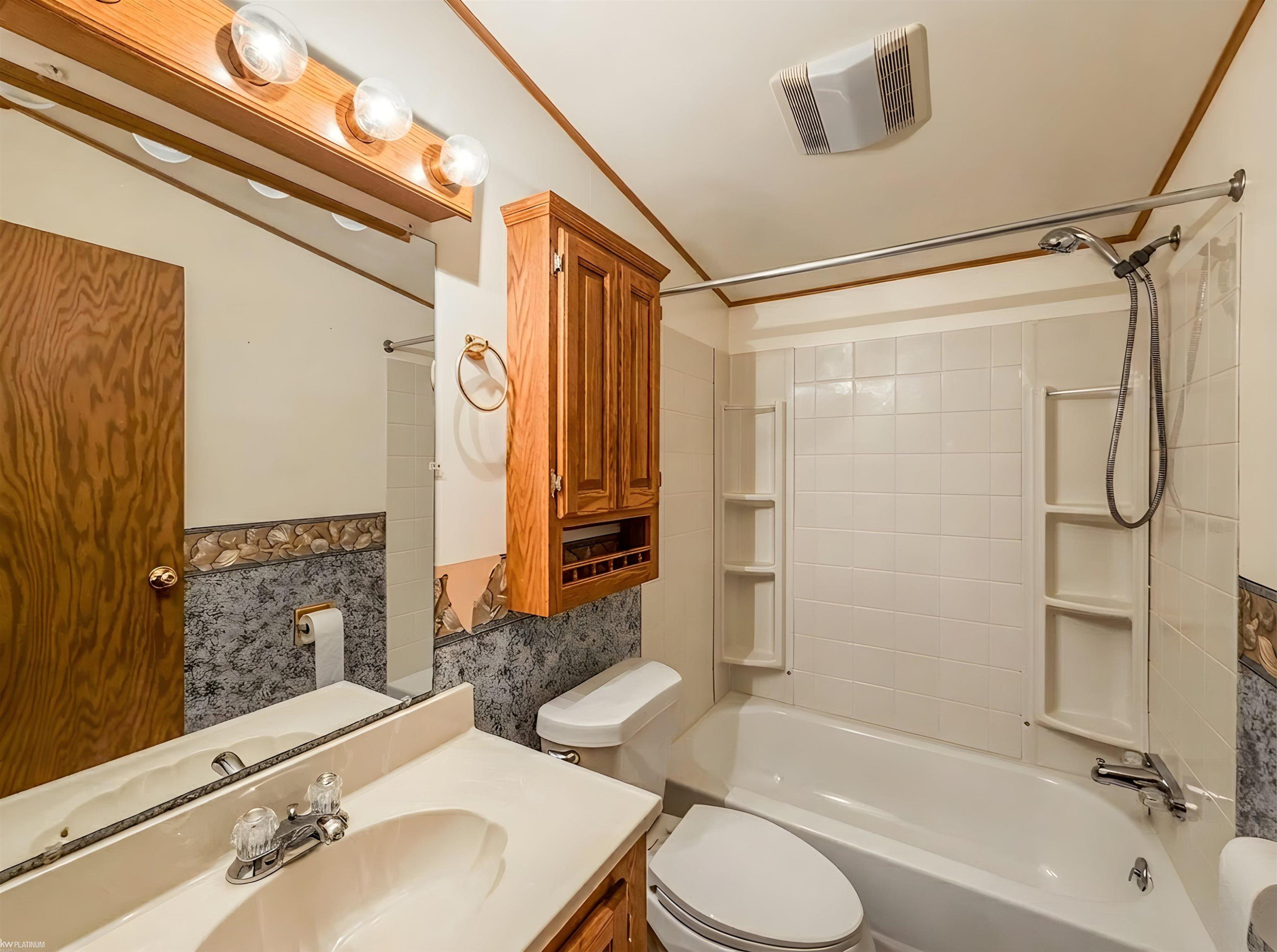 48565 Pineview Drive, Shelby Twp, MI 48317 — Photo 15