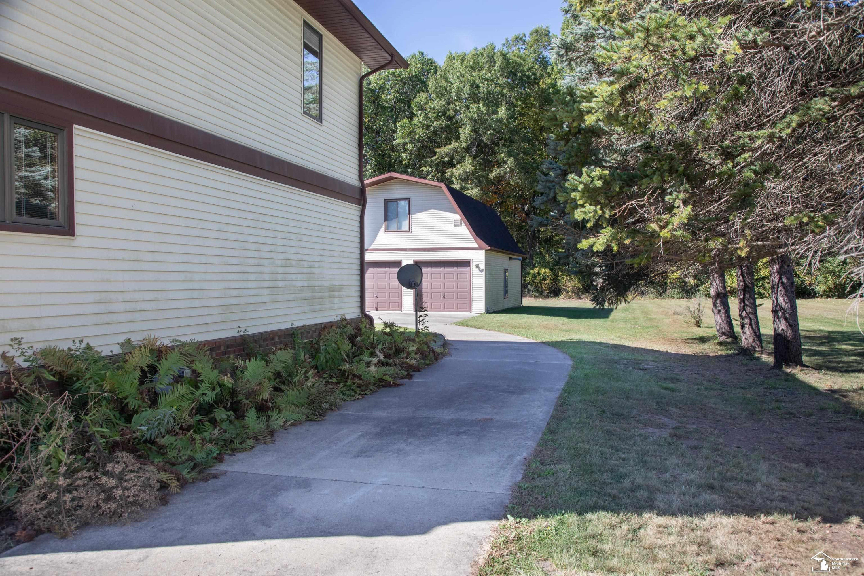 24576 Arsenal Road, MI 48134 — Photo 53