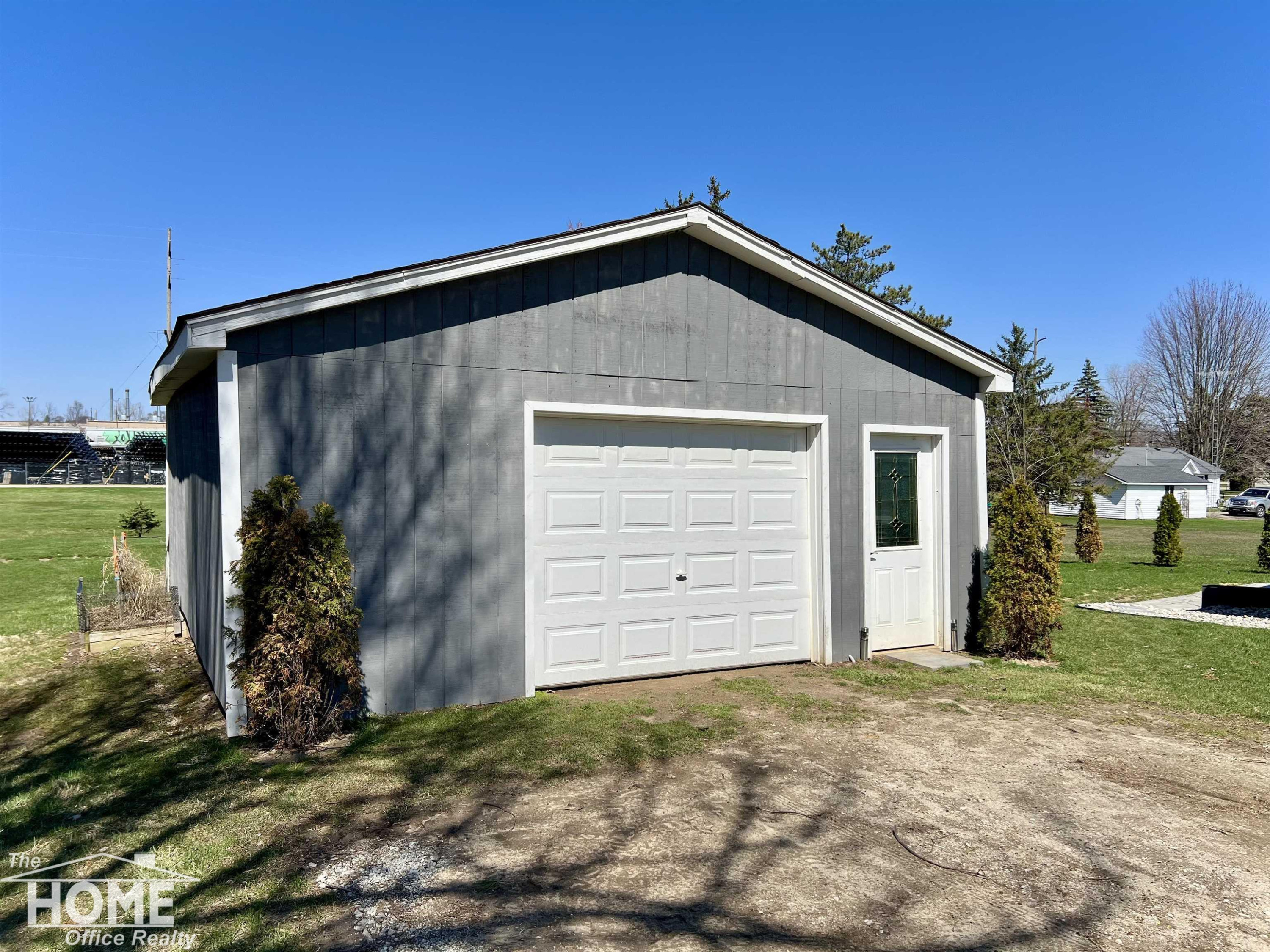1938 Bock Street, Owosso, MI 48867 — Photo 17