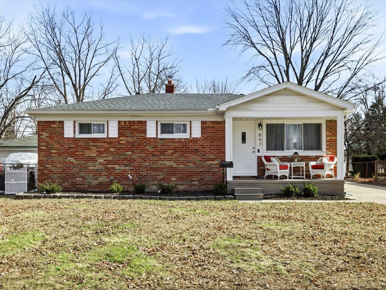 847 Carolina, Marysville, MI 48040 — front exterior