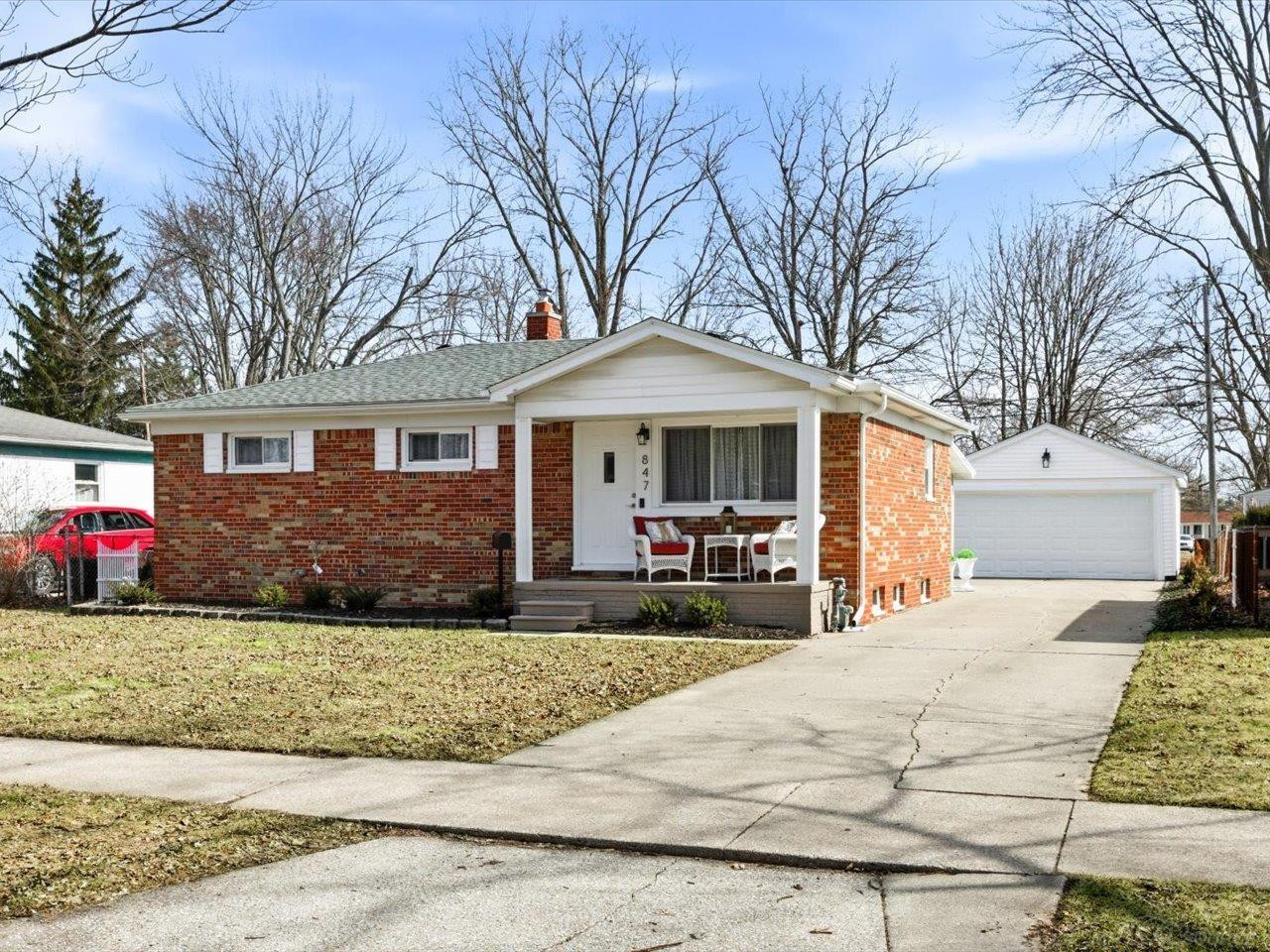 847 Carolina, Marysville, MI 48040 — Photo 2