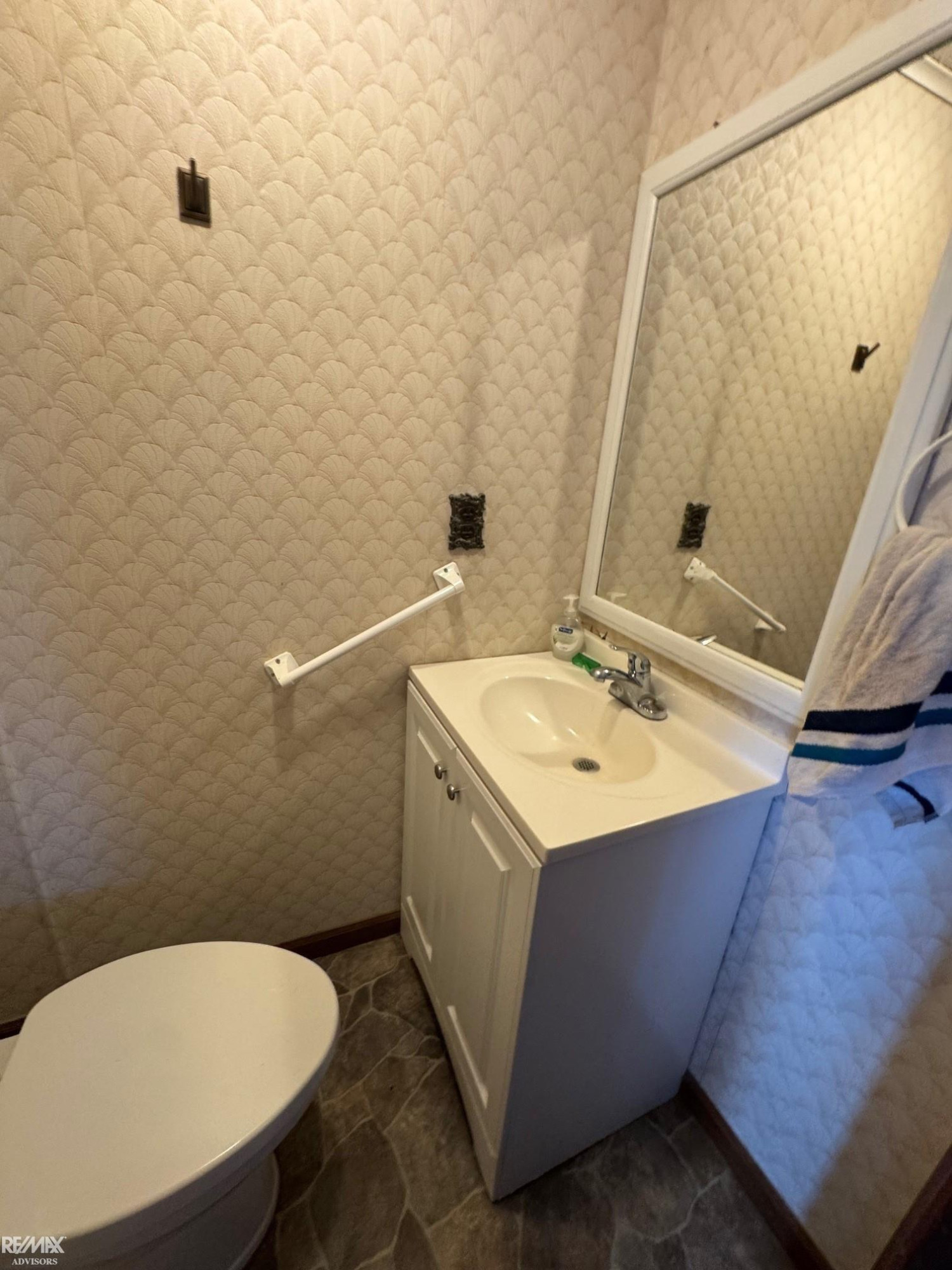 8233 Wilson Drive, Shelby Twp, MI 48316 — Photo 11