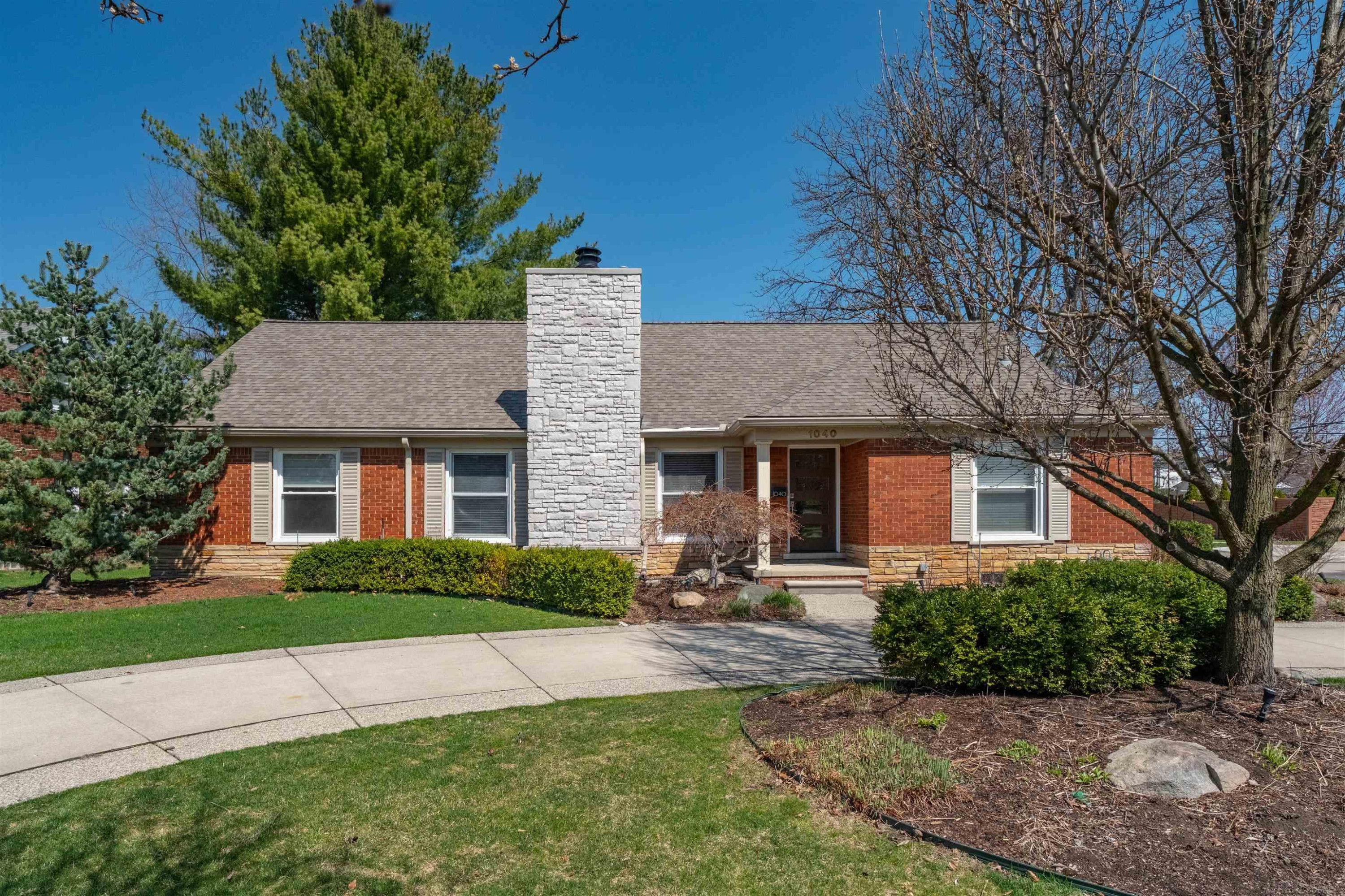1040 N Renaud Road, Grosse Pointe Woods, MI 48236 — Photo 2