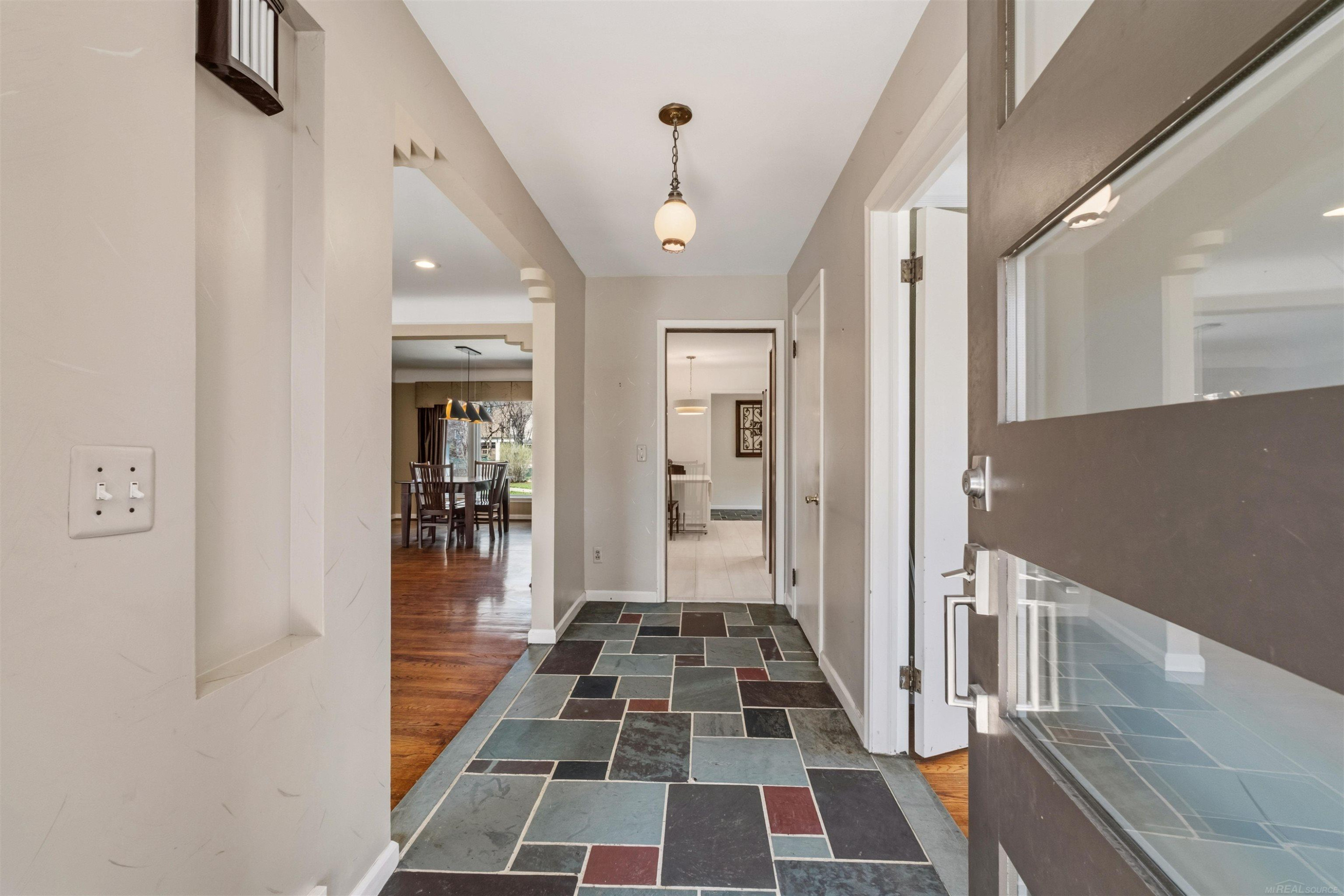 1040 N Renaud Road, Grosse Pointe Woods, MI 48236 — Photo 8