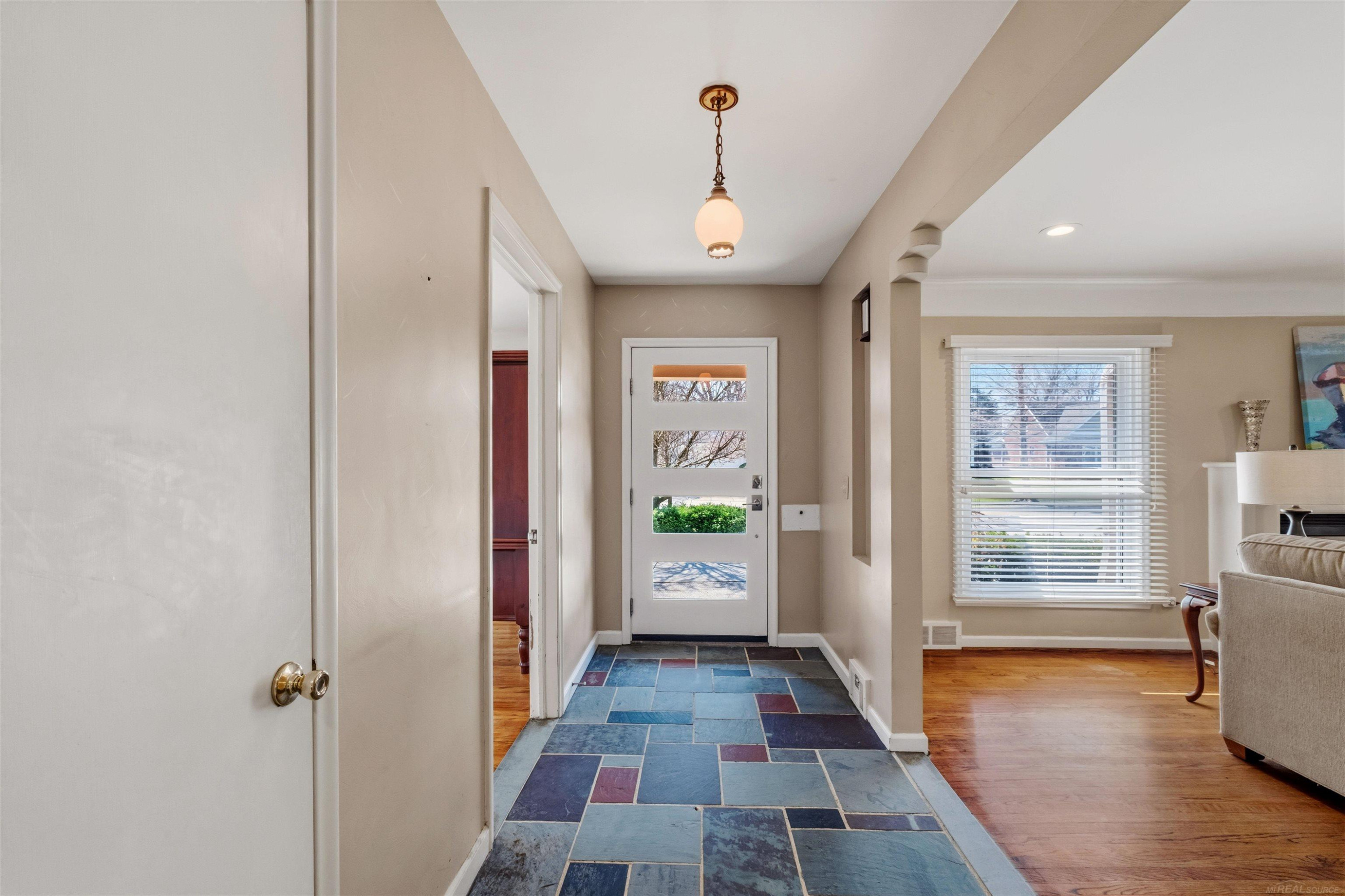 1040 N Renaud Road, Grosse Pointe Woods, MI 48236 — Photo 9