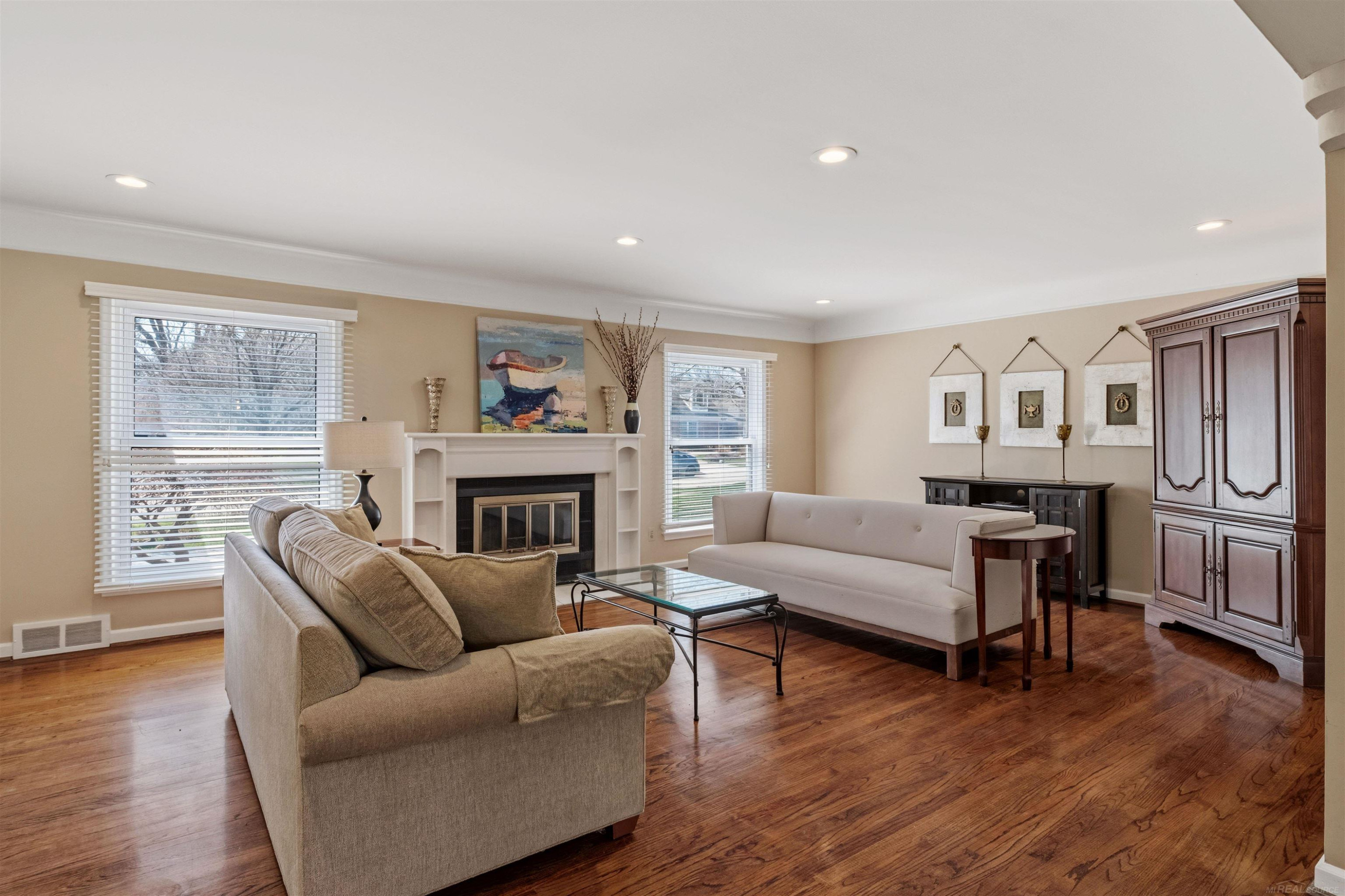 1040 N Renaud Road, Grosse Pointe Woods, MI 48236 — Photo 11