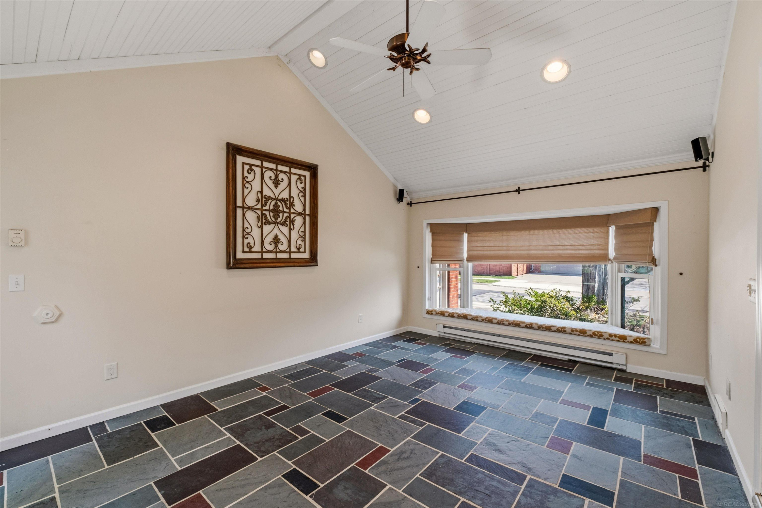 1040 N Renaud Road, Grosse Pointe Woods, MI 48236 — Photo 36
