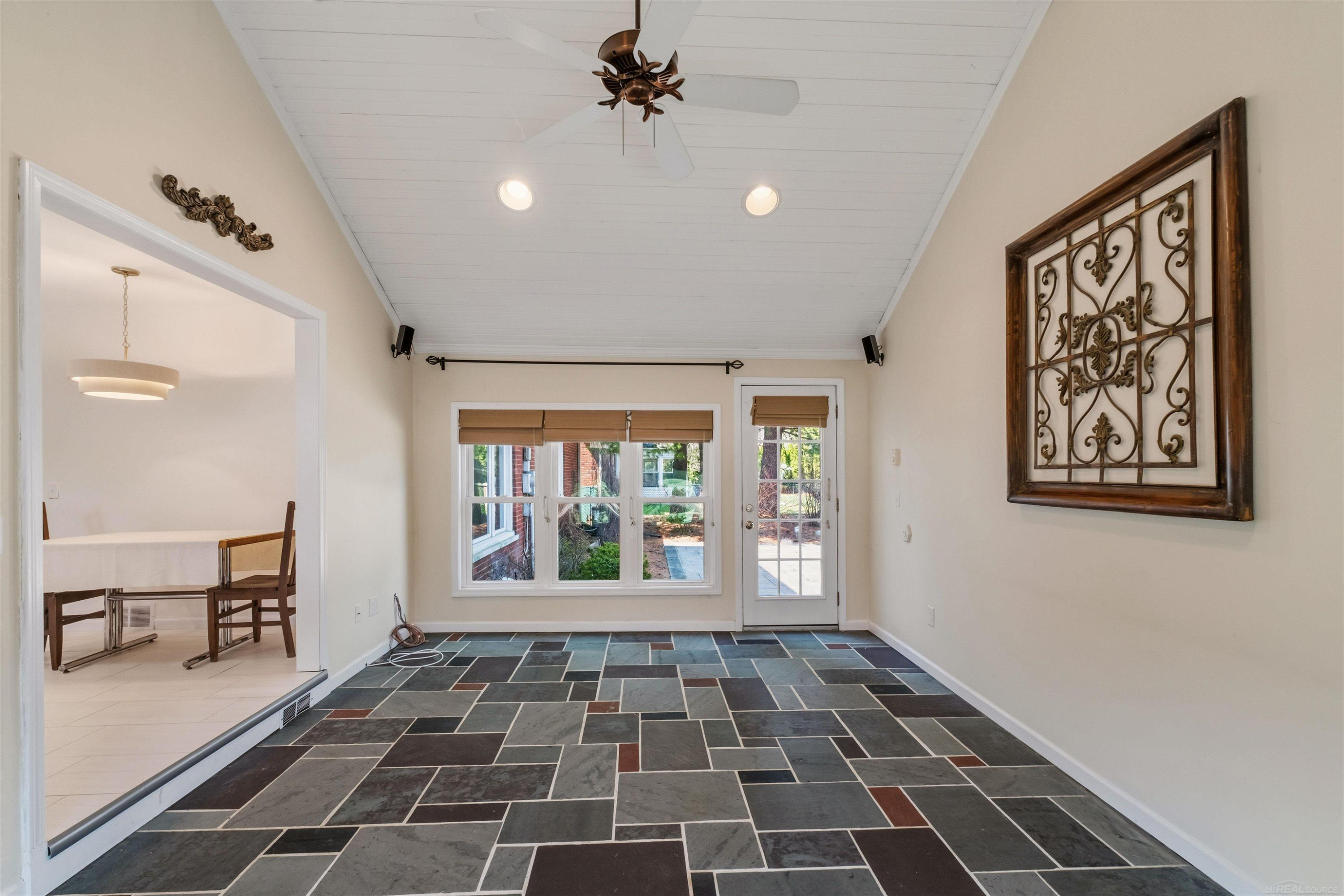 1040 N Renaud Road, Grosse Pointe Woods, MI 48236 — Photo 37