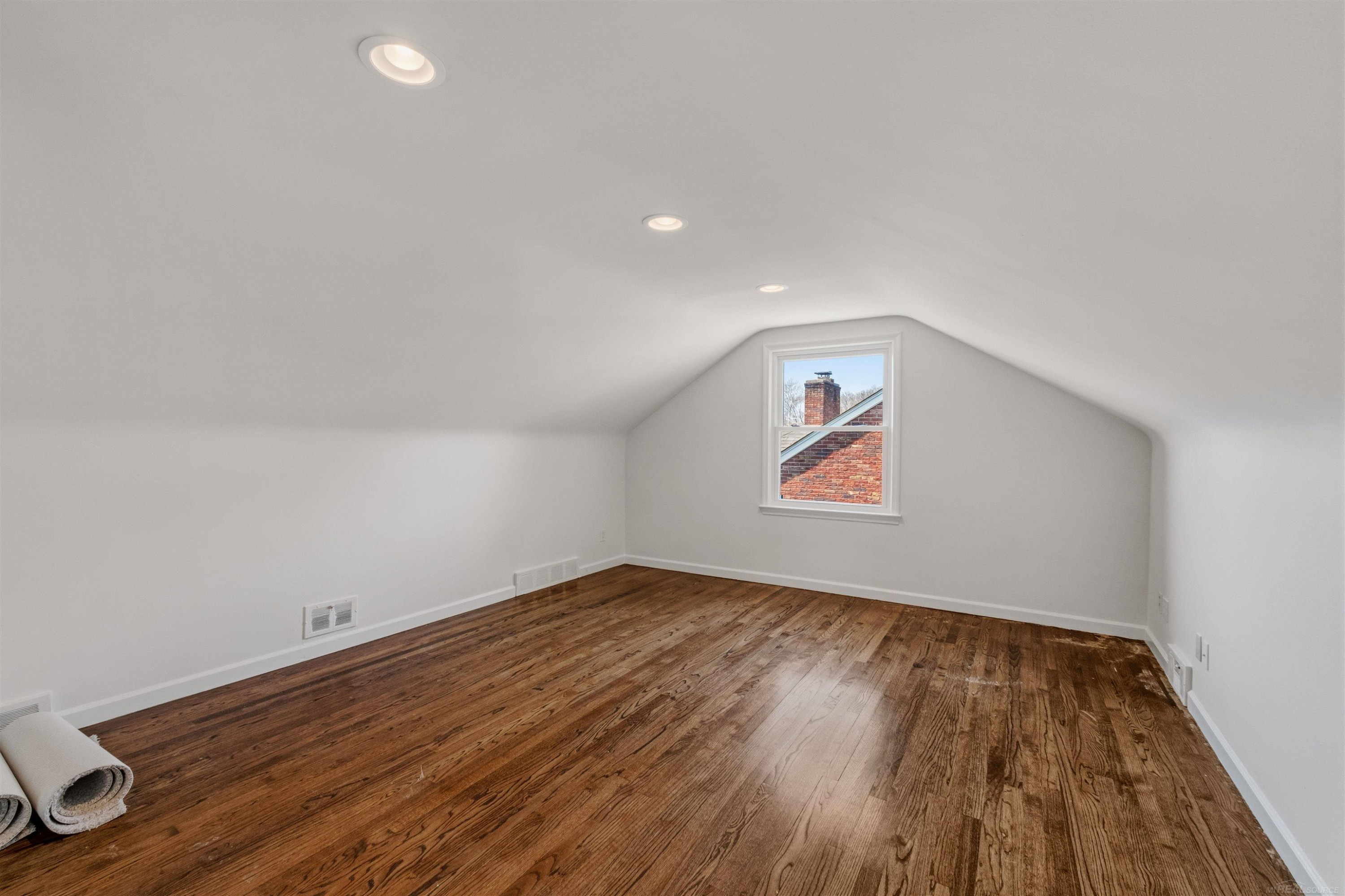 1040 N Renaud Road, Grosse Pointe Woods, MI 48236 — Photo 45