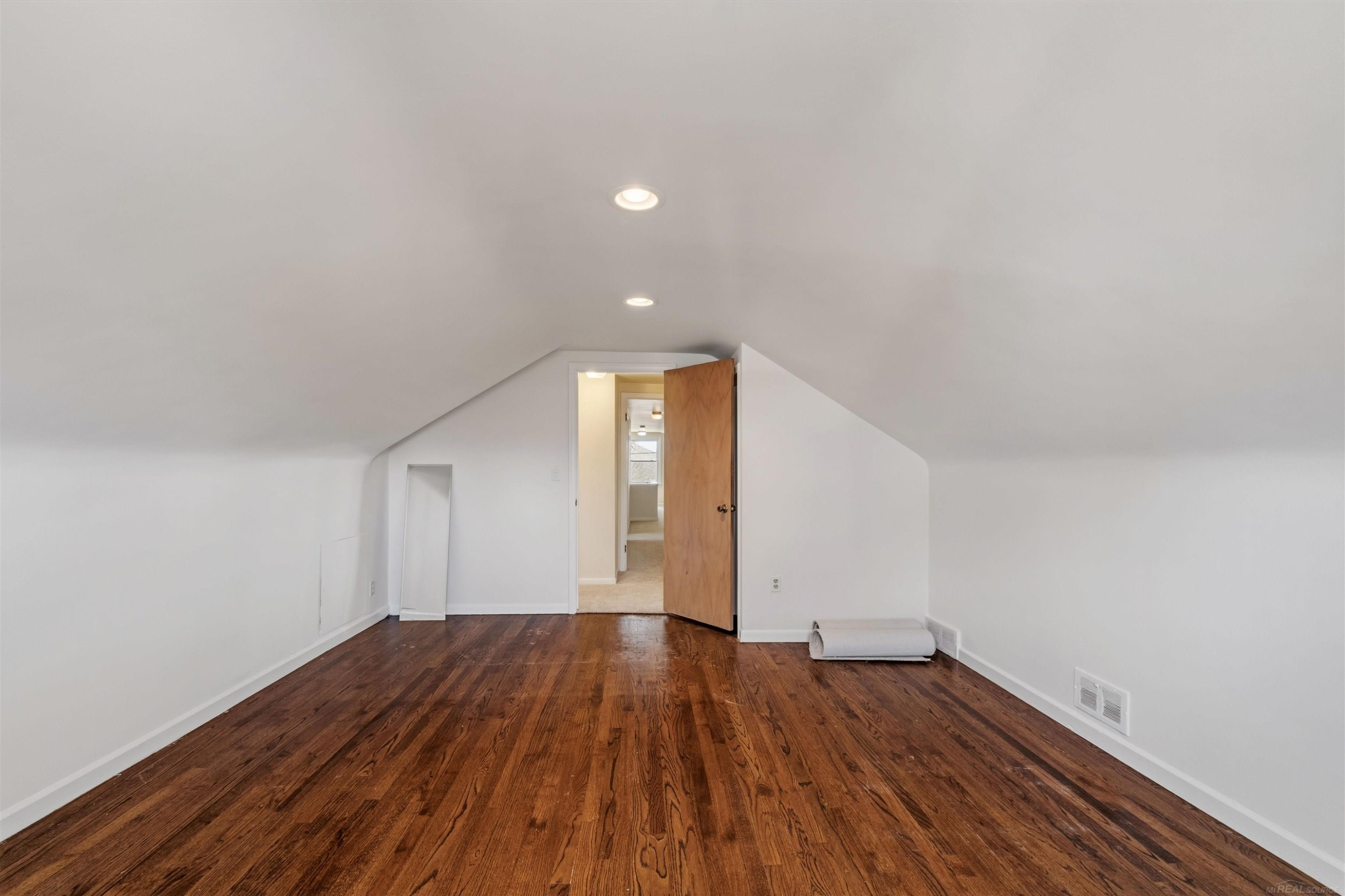 1040 N Renaud Road, Grosse Pointe Woods, MI 48236 — Photo 46