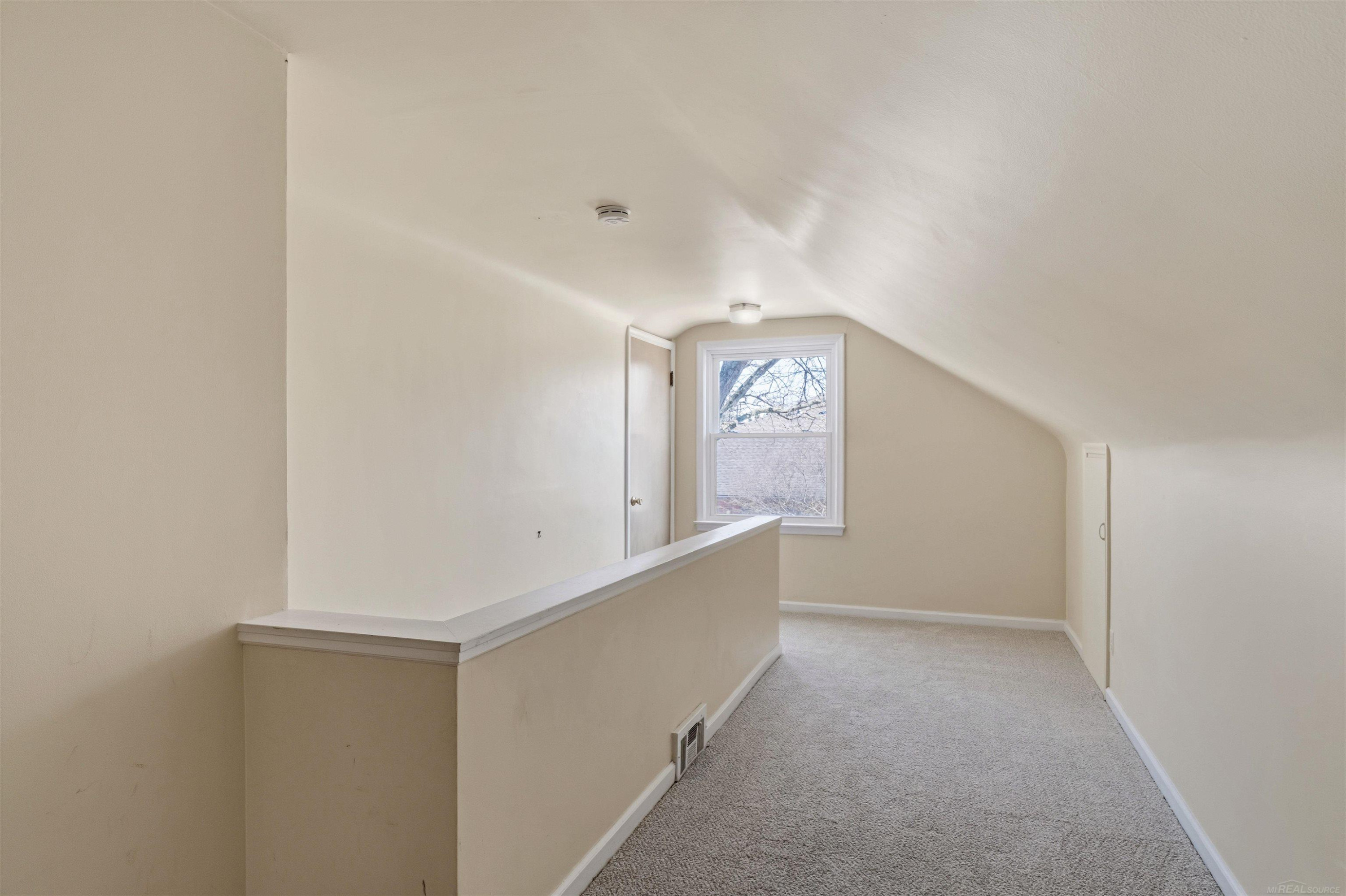1040 N Renaud Road, Grosse Pointe Woods, MI 48236 — Photo 48