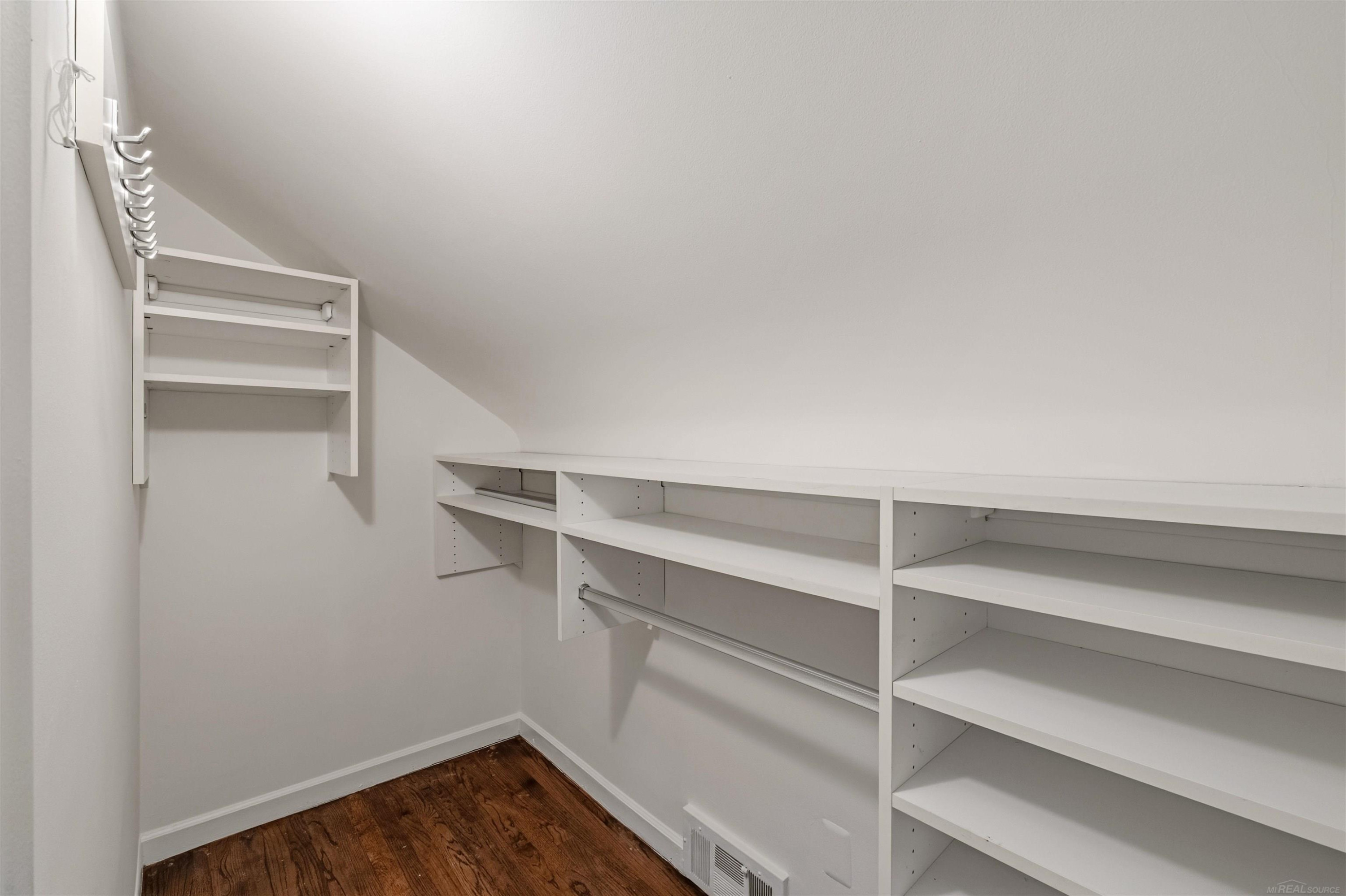 1040 N Renaud Road, Grosse Pointe Woods, MI 48236 — Photo 49