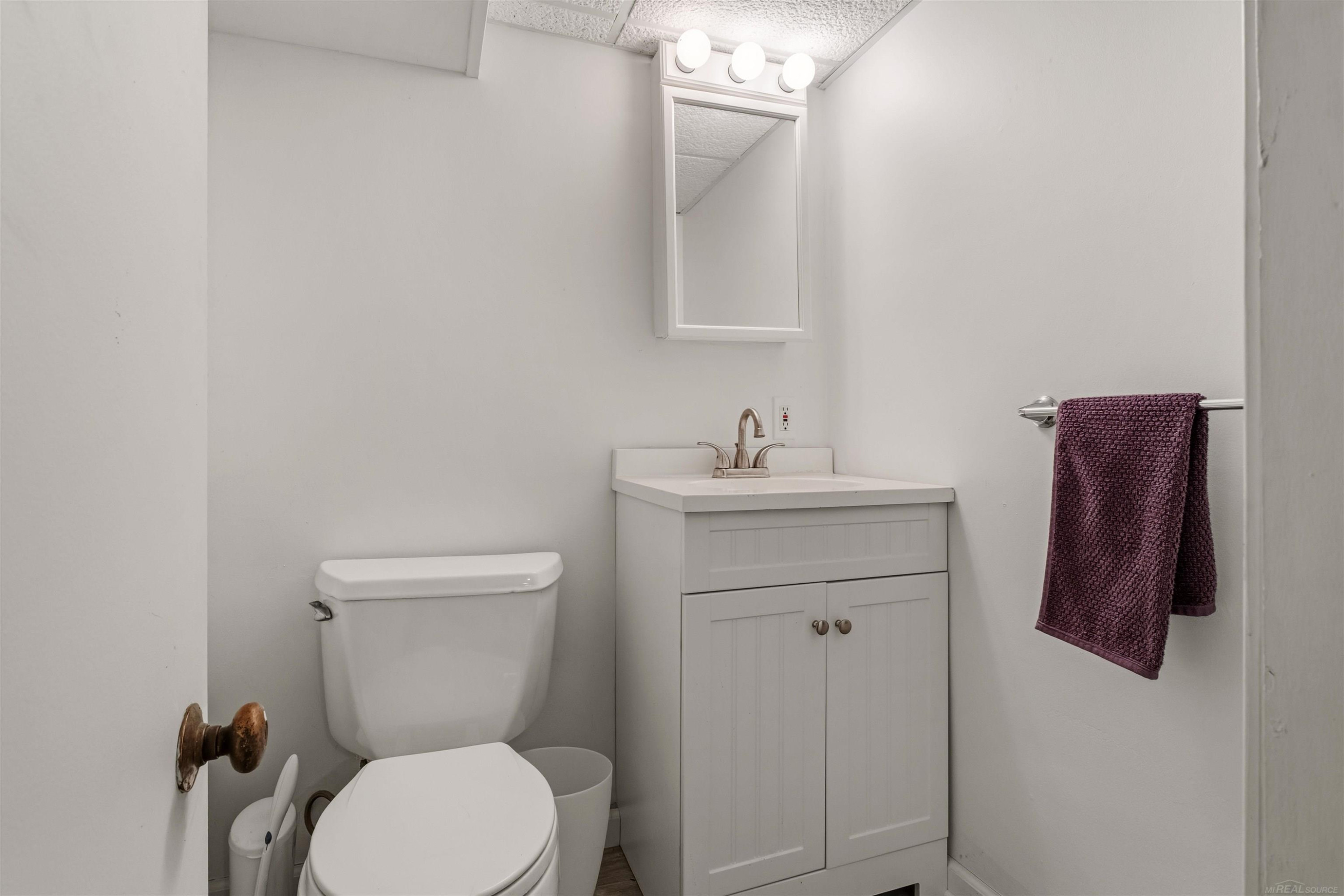 1040 N Renaud Road, Grosse Pointe Woods, MI 48236 — Photo 57