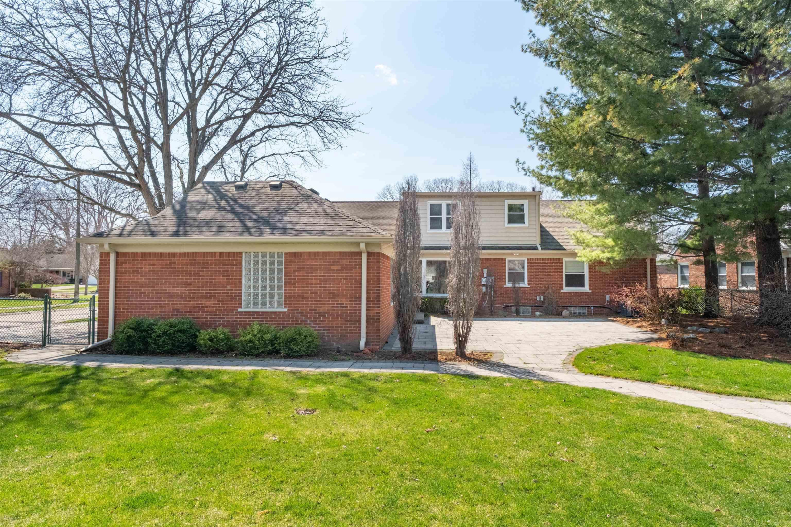 1040 N Renaud Road, Grosse Pointe Woods, MI 48236 — Photo 68