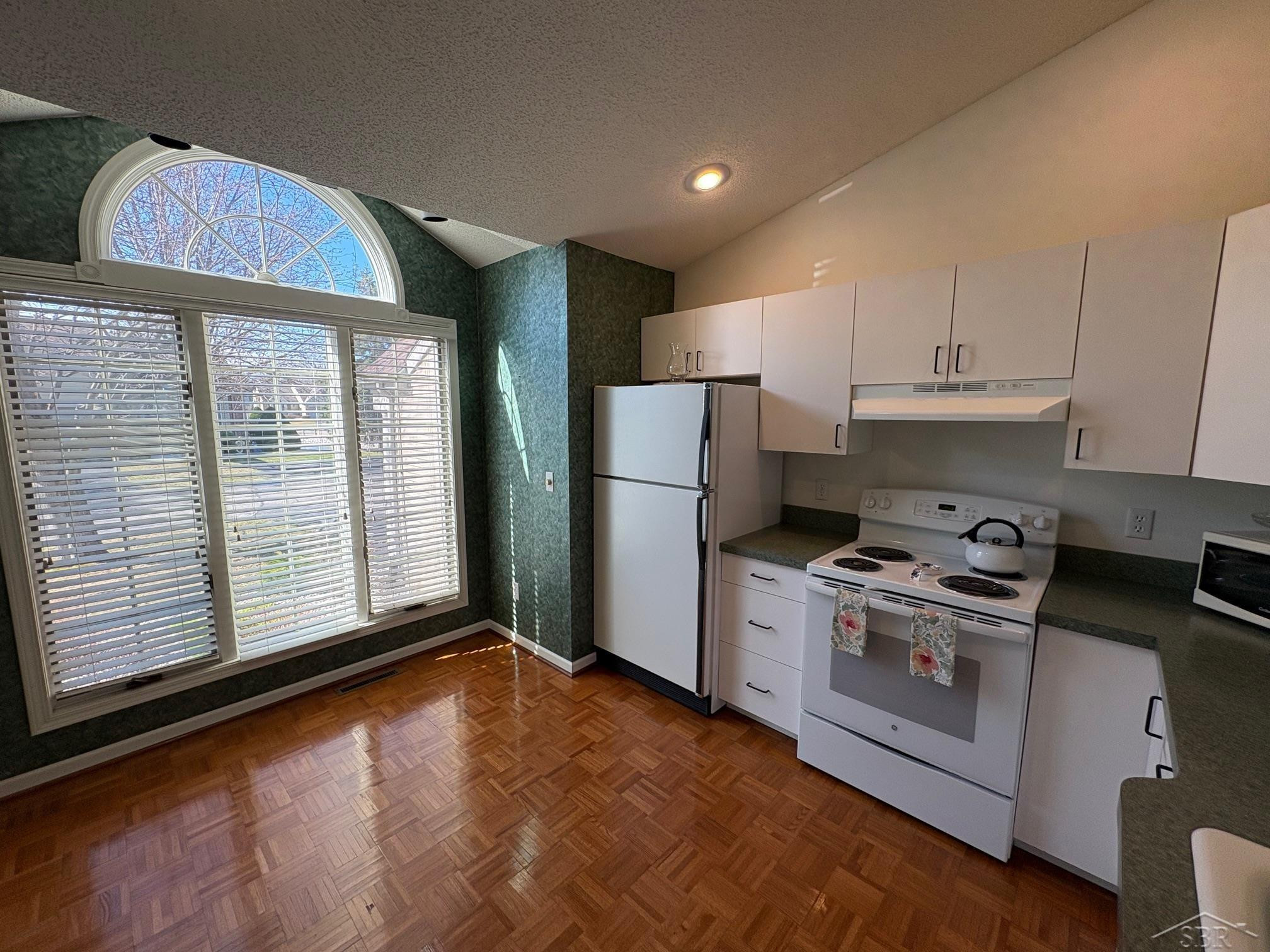 8 E Mallard Cove Drive, Saginaw, MI 48603 — Photo 7