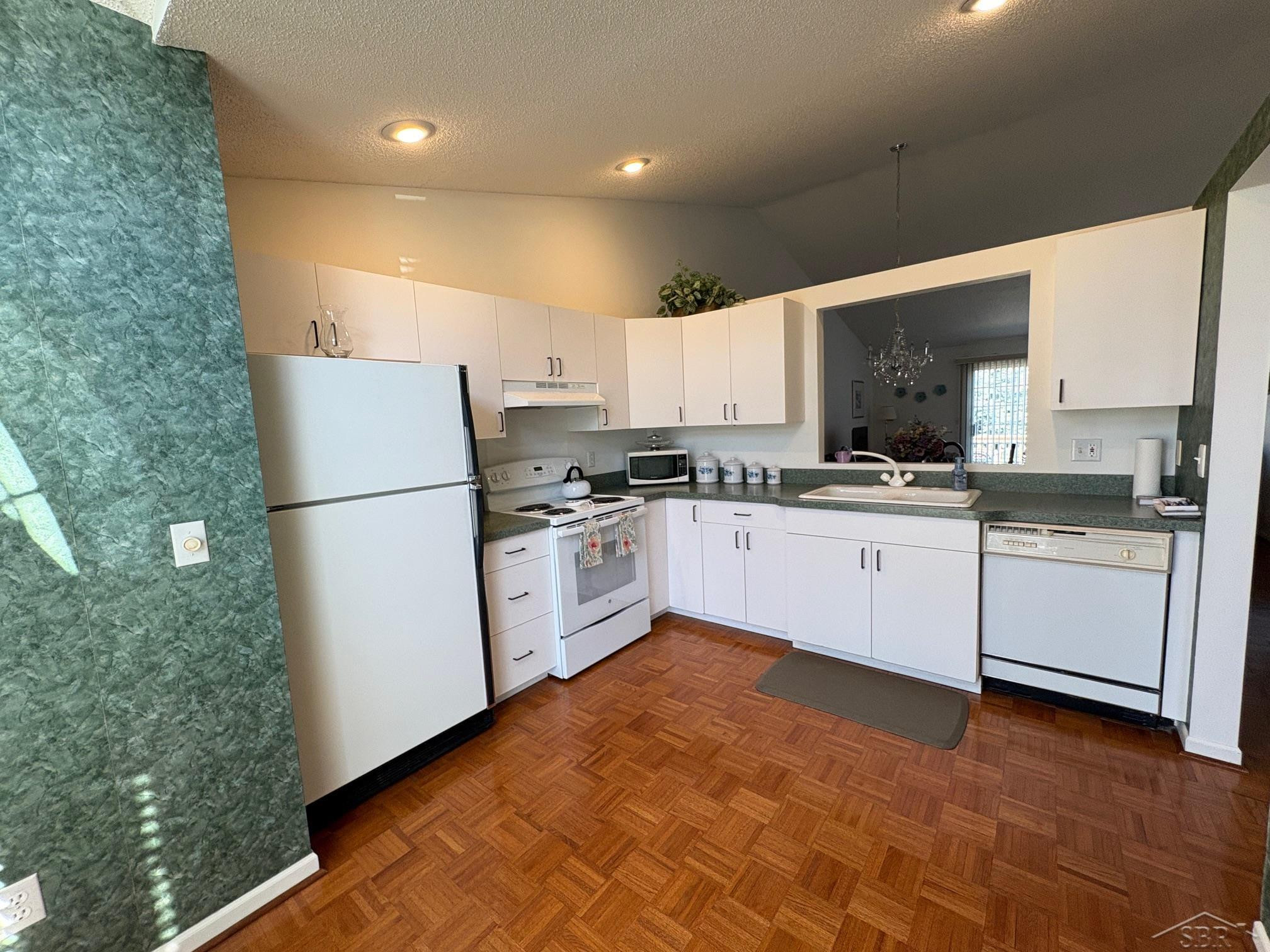 8 E Mallard Cove Drive, Saginaw, MI 48603 — Photo 8
