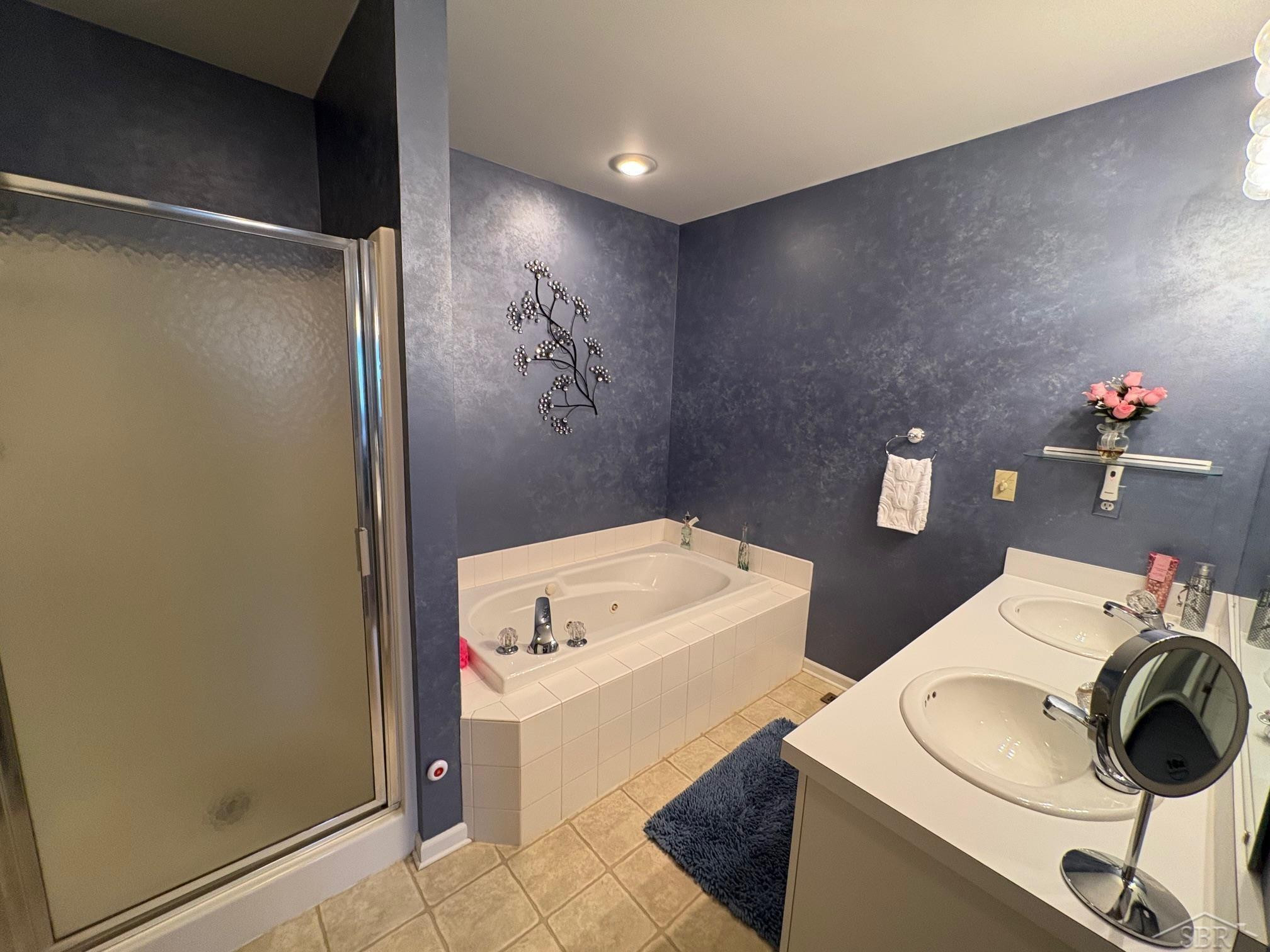 8 E Mallard Cove Drive, Saginaw, MI 48603 — Photo 13
