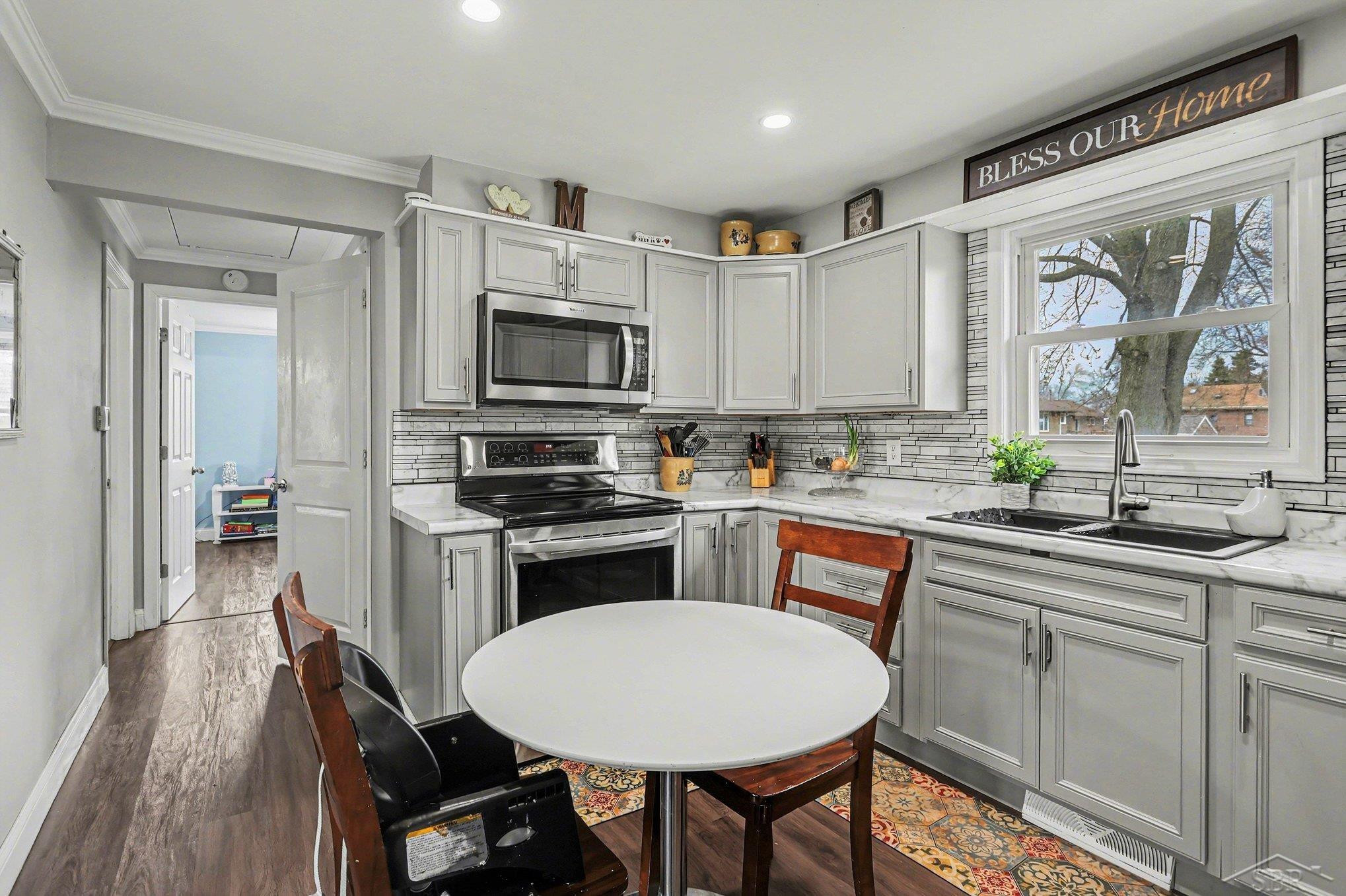 6966 Wallace Drive, Saginaw, MI 48609 — Photo 9