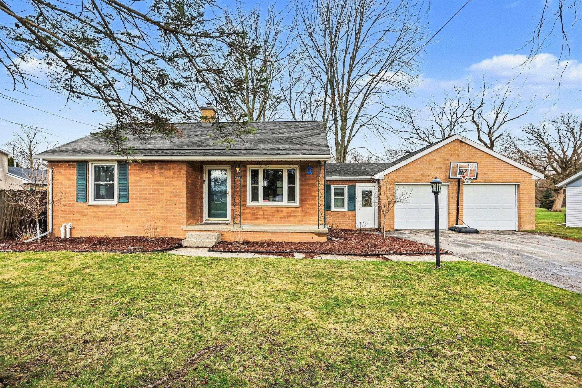 6966 Wallace Drive, Saginaw, MI 48609 — Photo 2