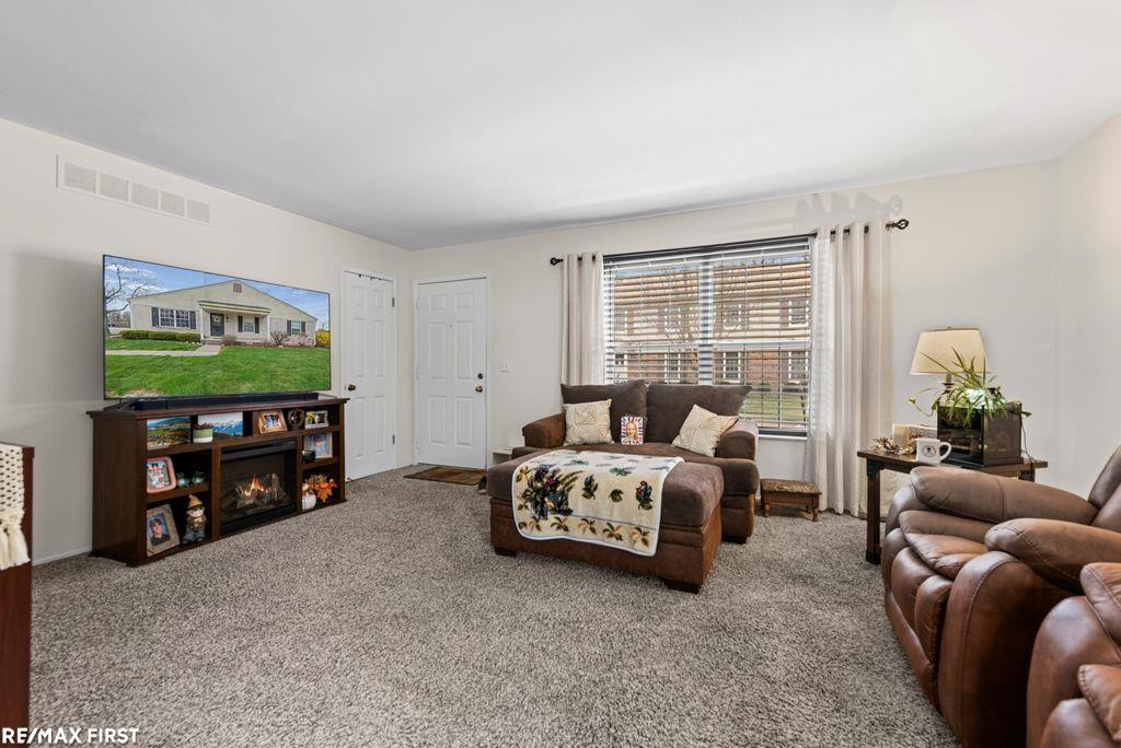 24505 Meadow Bridge Drive, Clinton Twp, MI 48035 — Photo 3