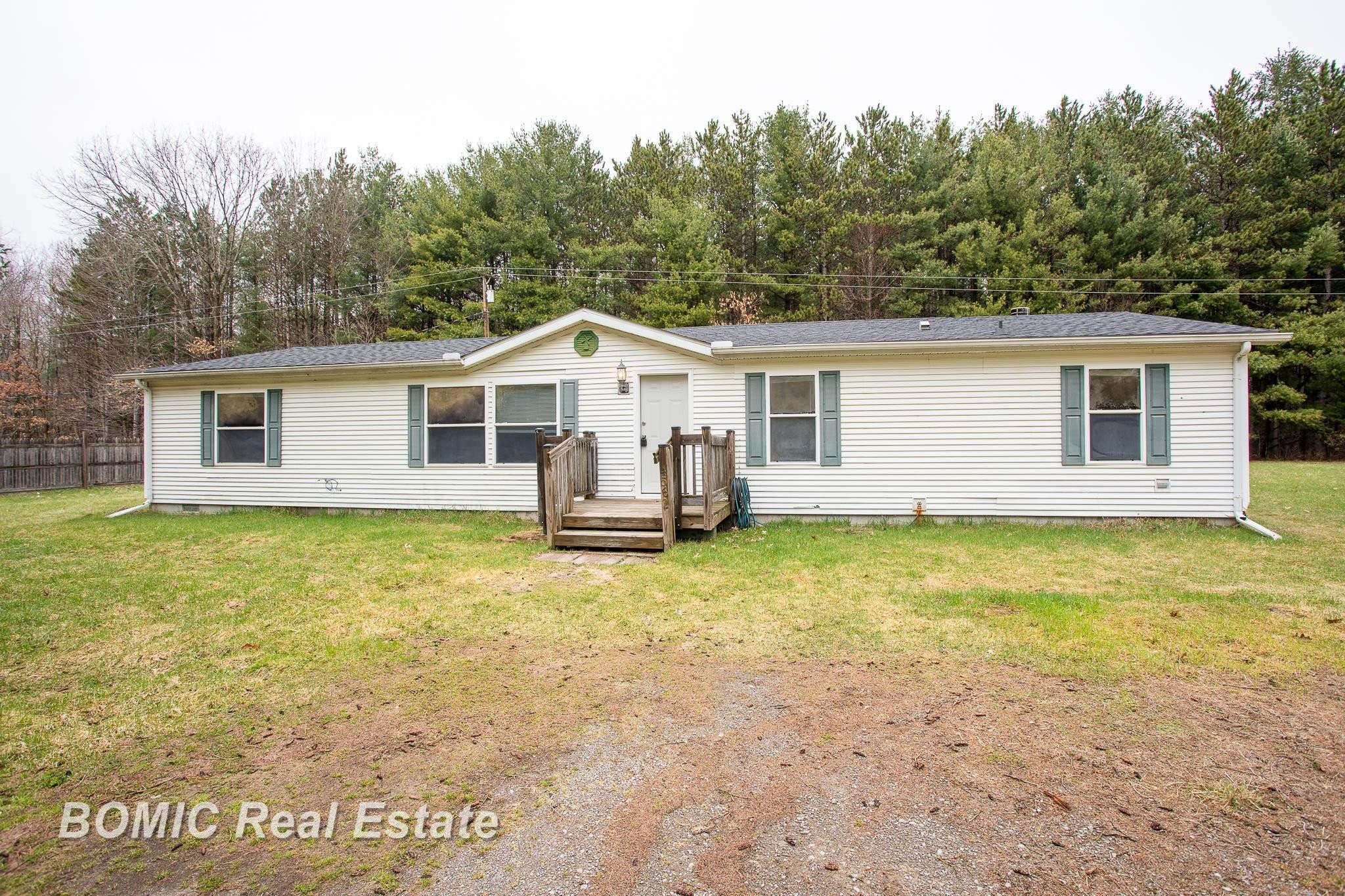 4562 Hanes Road, Vassar, MI 48768 — front exterior