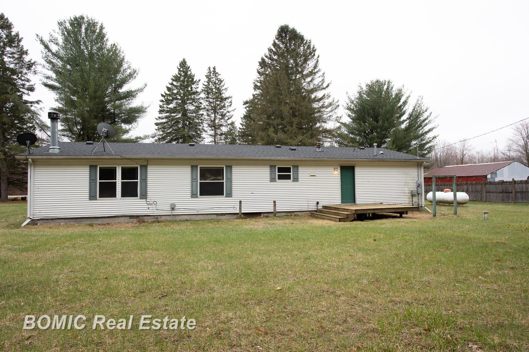 4562 Hanes Road, Vassar, MI 48768 — Photo 2