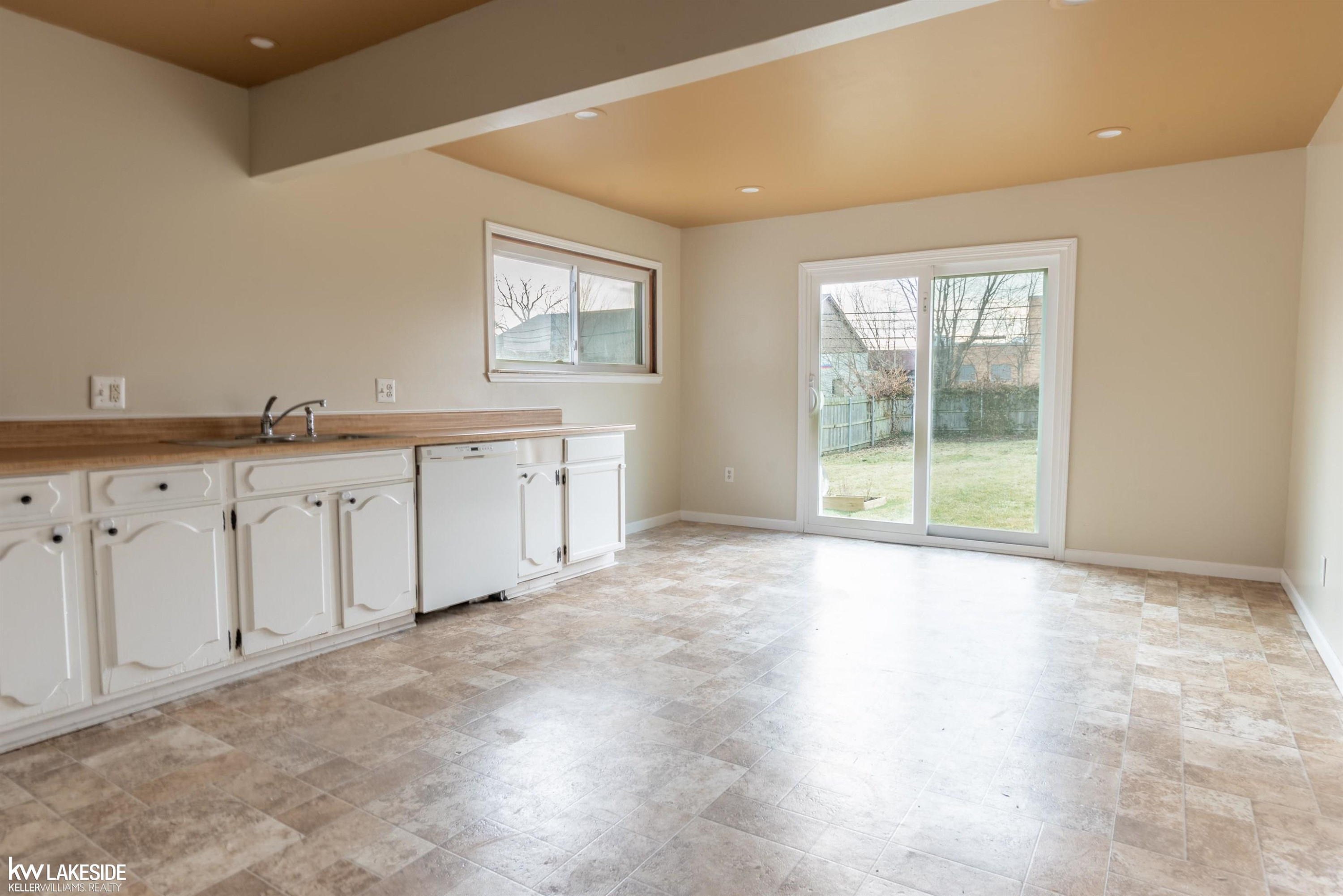 28627 Maple Street, Roseville, MI 48066 — Photo 11