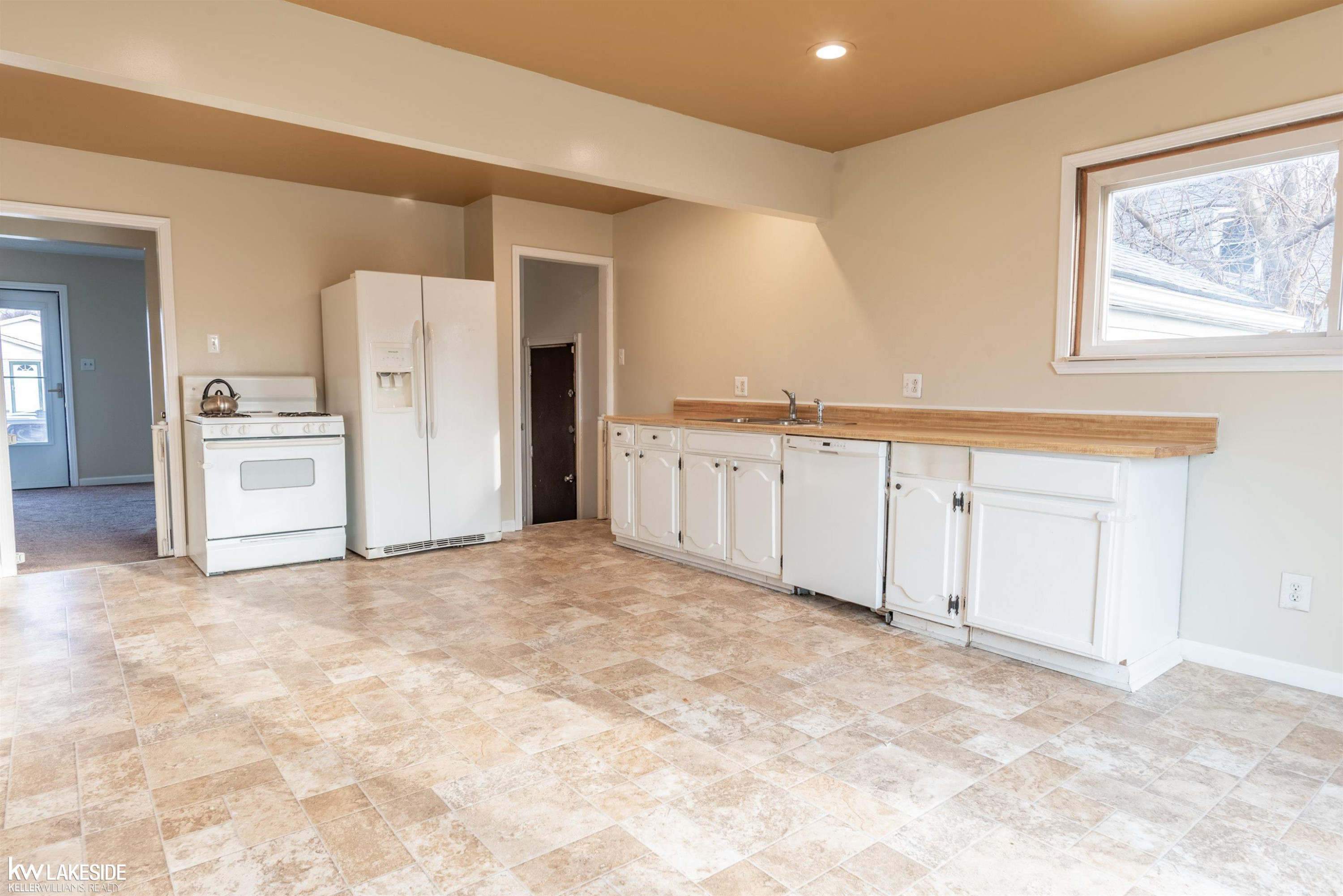 28627 Maple Street, Roseville, MI 48066 — Photo 18