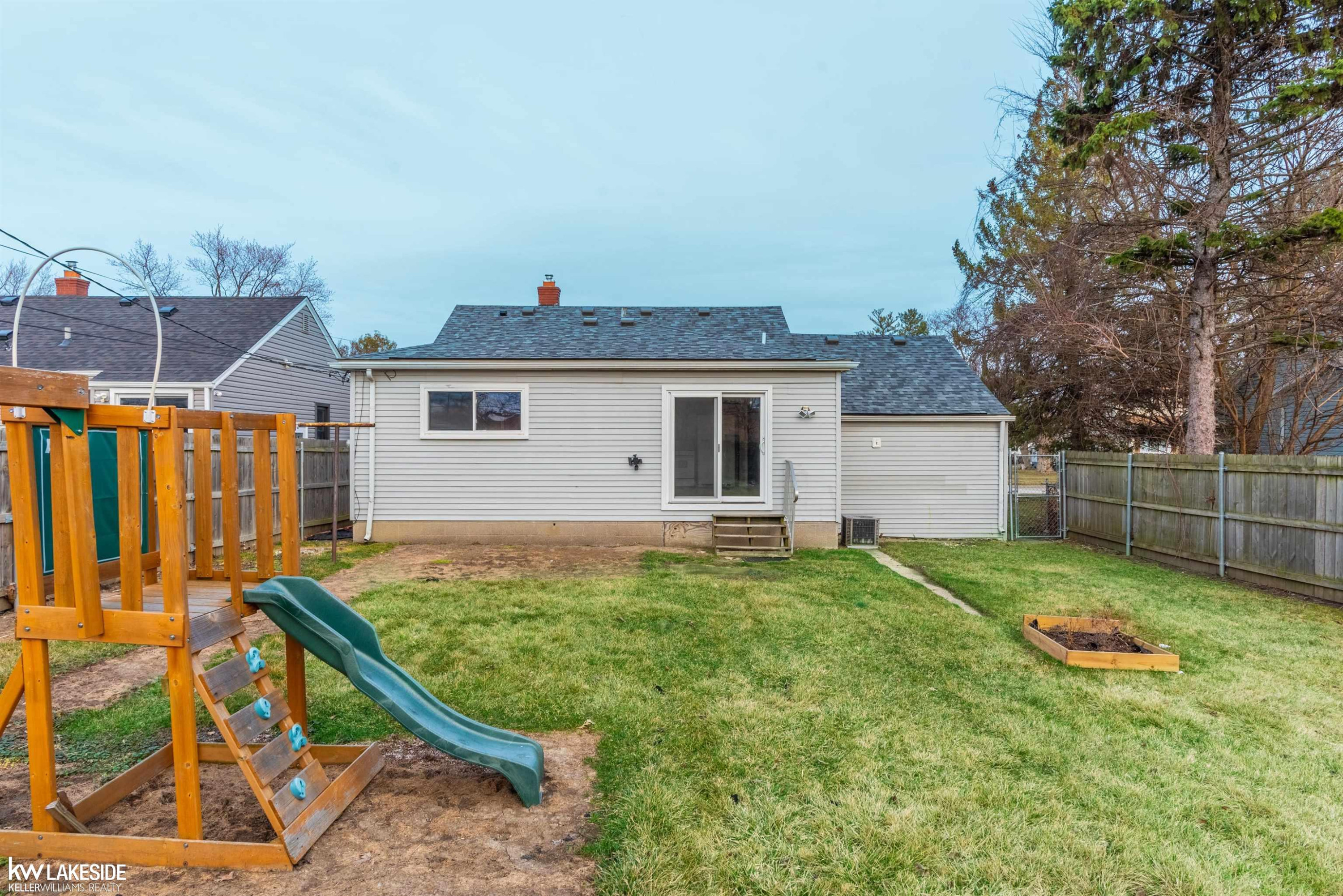 28627 Maple Street, Roseville, MI 48066 — Photo 23