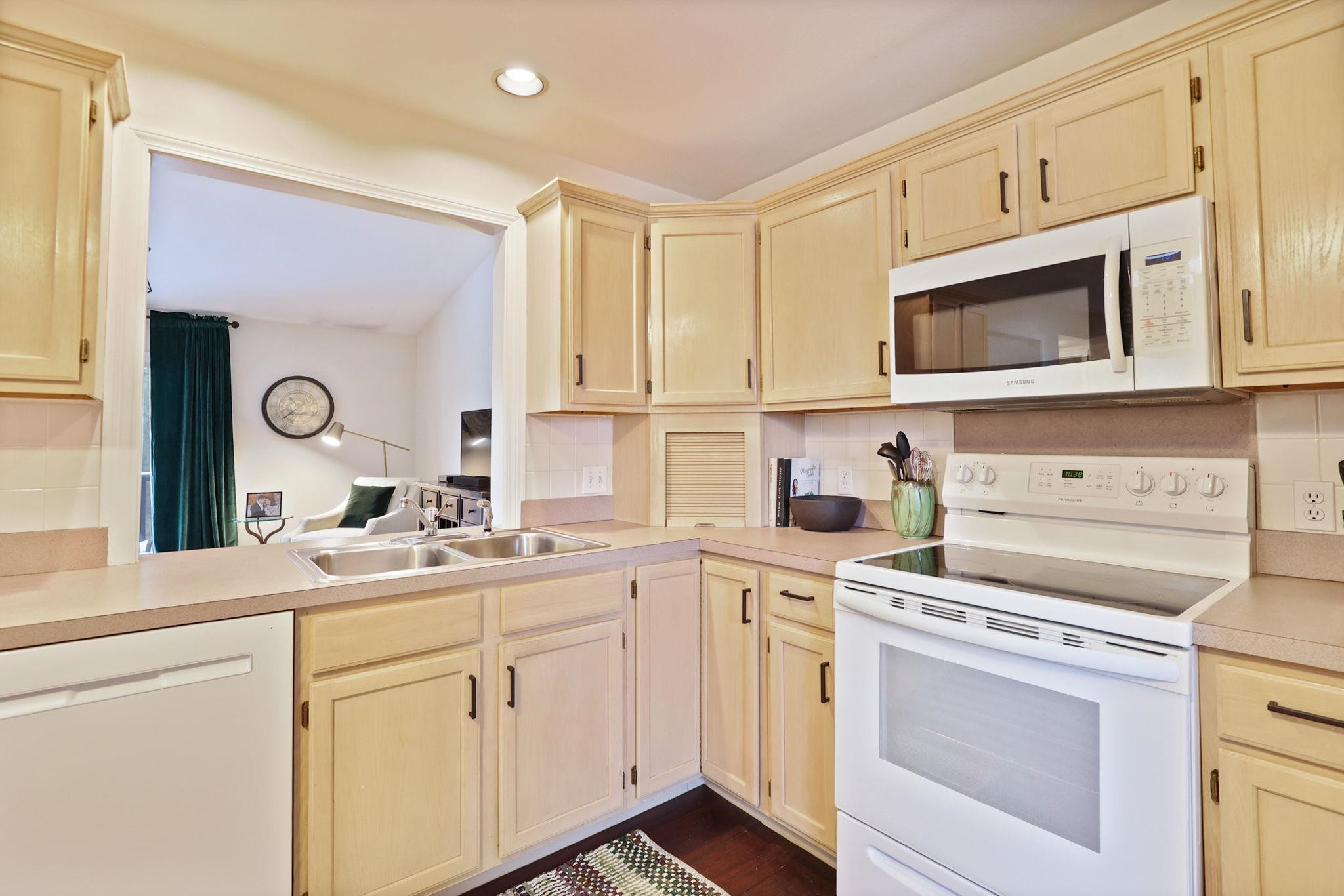 6 Wilshire Drive, Frankenmuth, MI 48734 — Photo 16