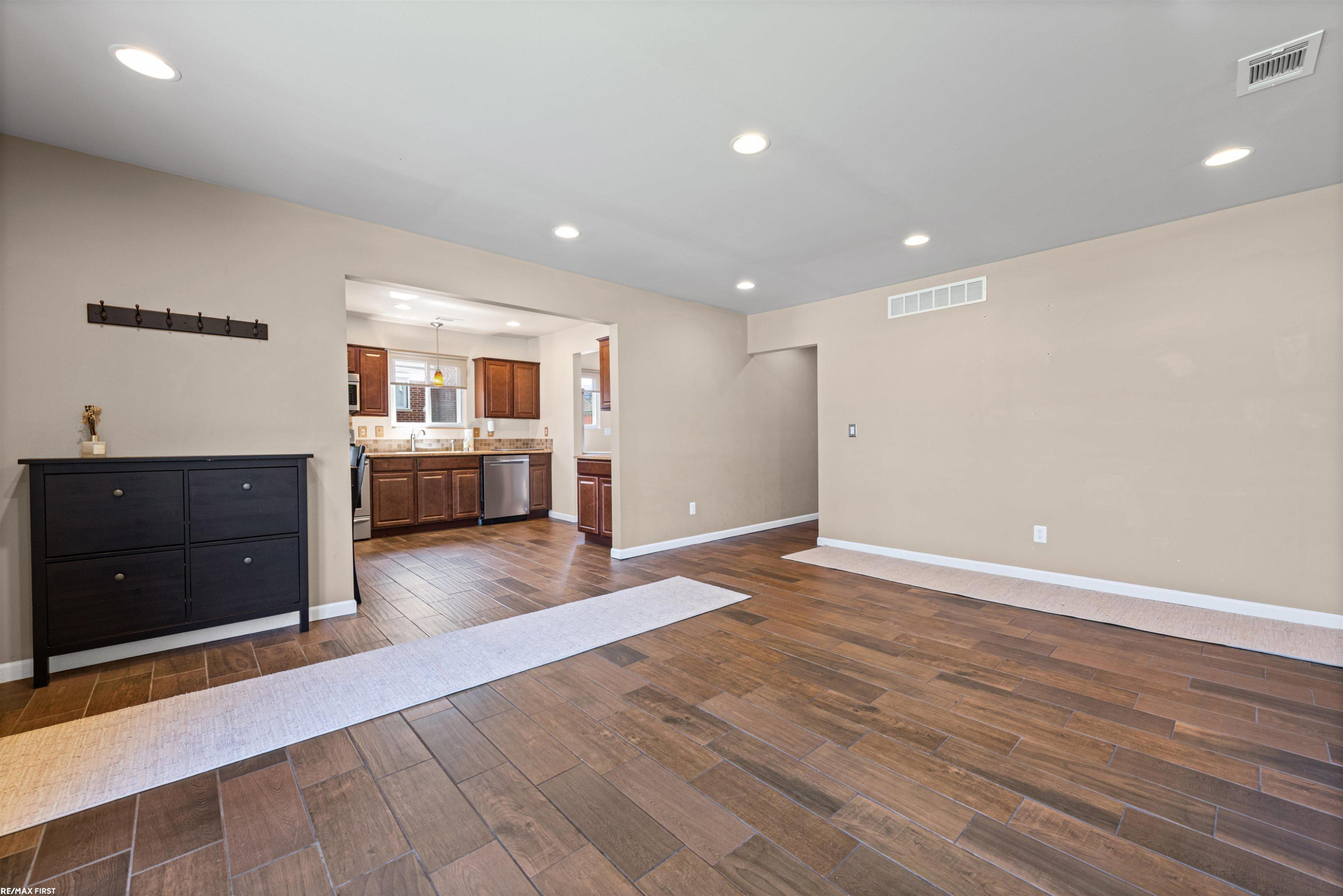 29139 Milton Avenue, Madison Heights, MI 48071 — Photo 6