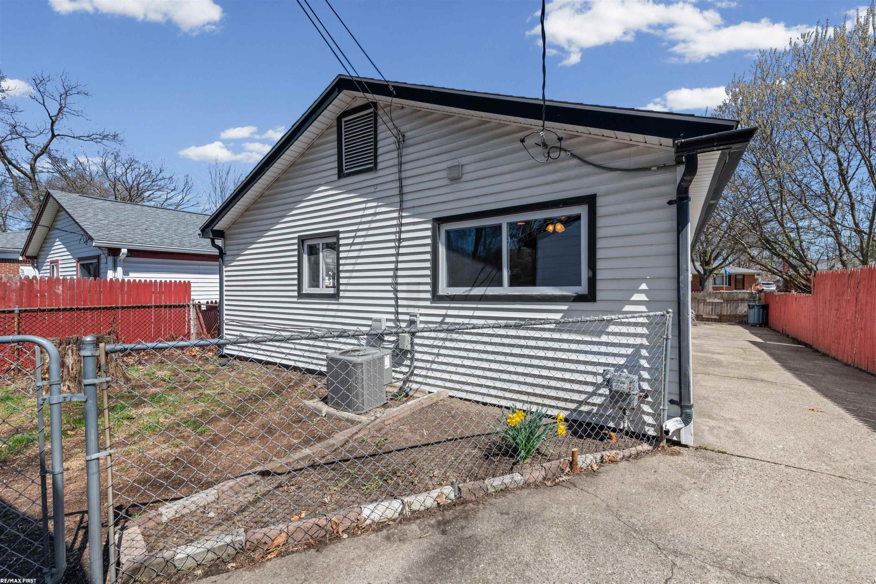 29139 Milton Avenue, Madison Heights, MI 48071 — Photo 21
