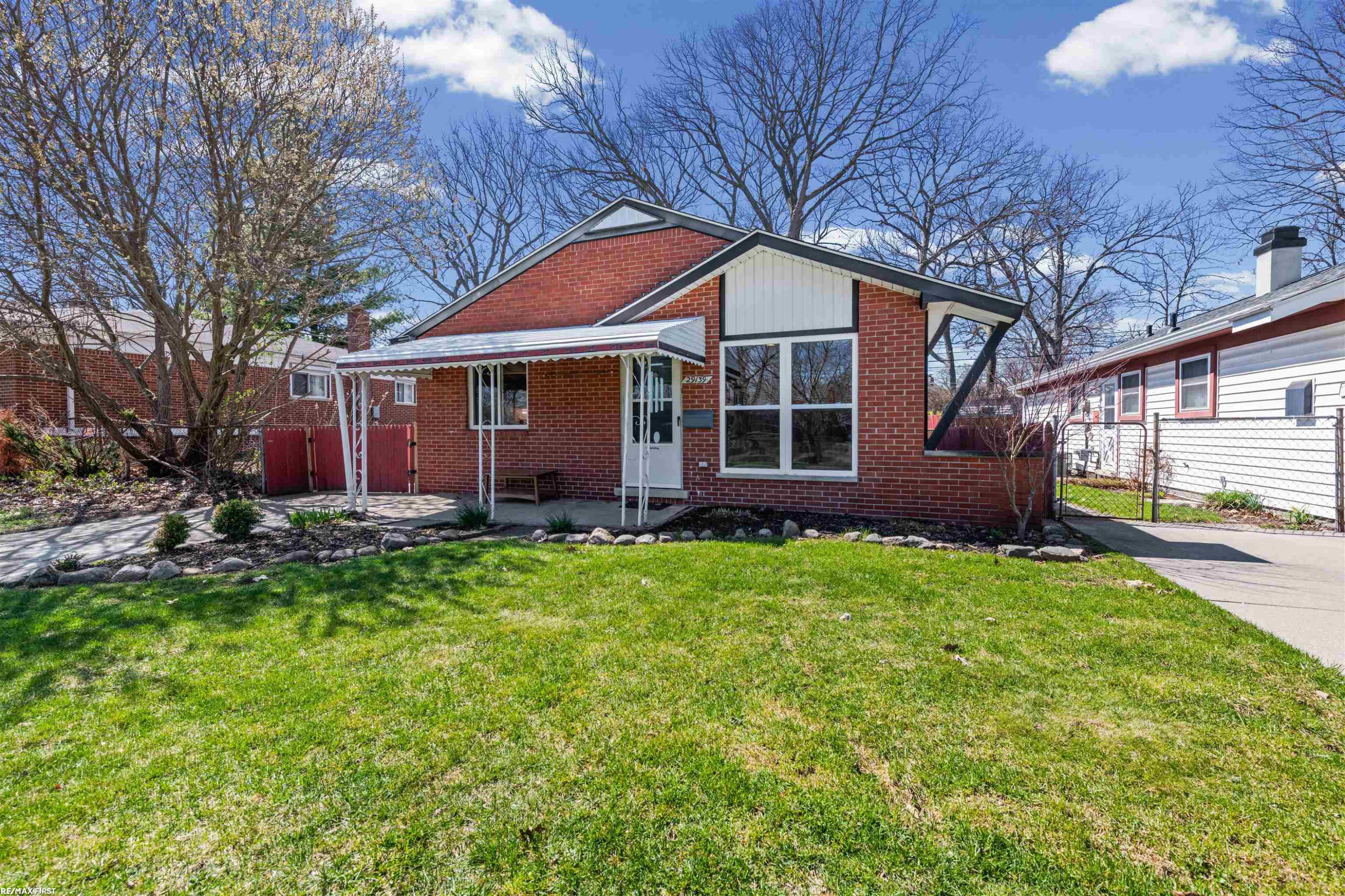 29139 Milton Avenue, Madison Heights, MI 48071 — Photo 26