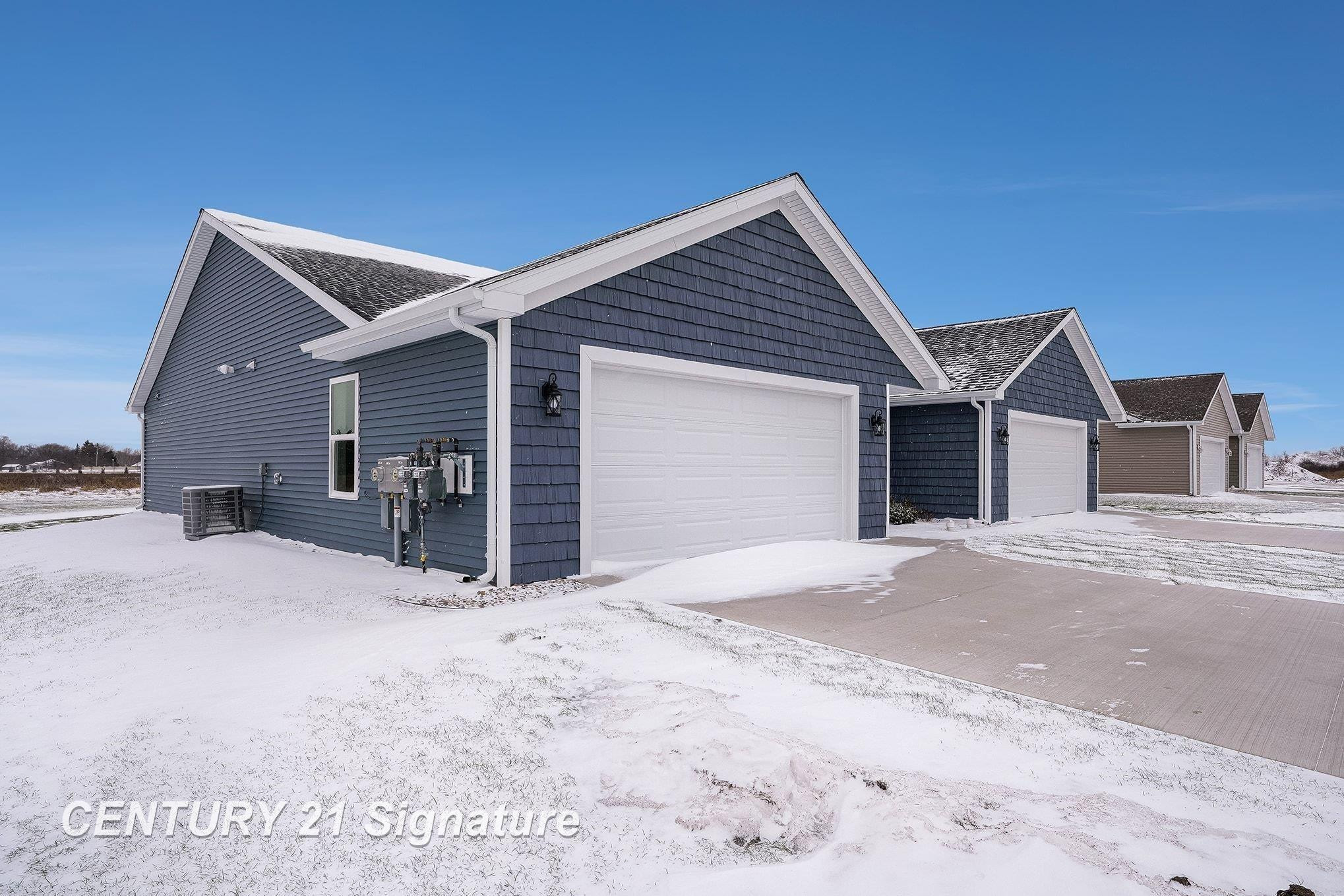 8487 N River Rock Drive, Freeland, MI 48623 — front exterior
