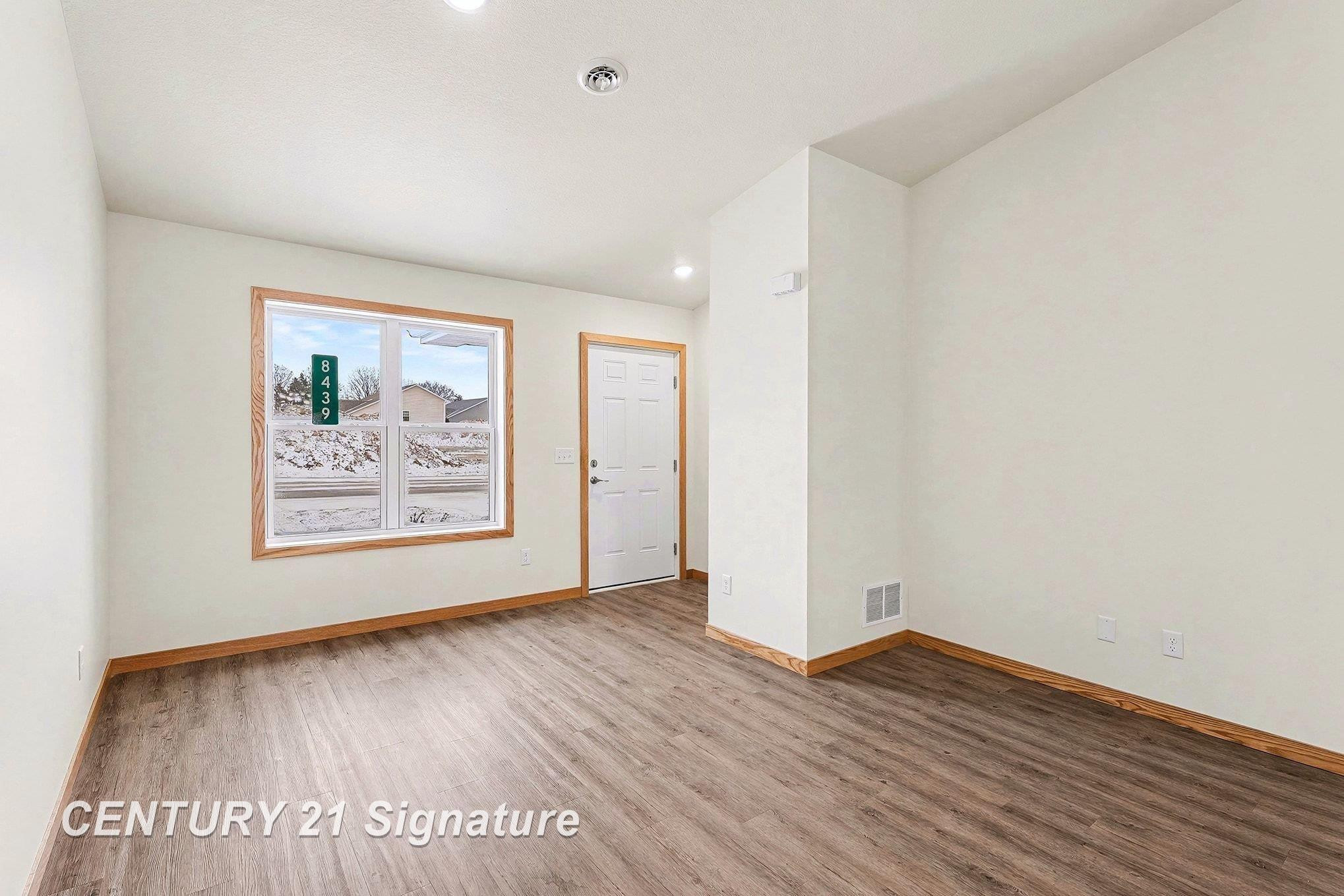 8487 N River Rock Drive, Freeland, MI 48623 — Photo 5