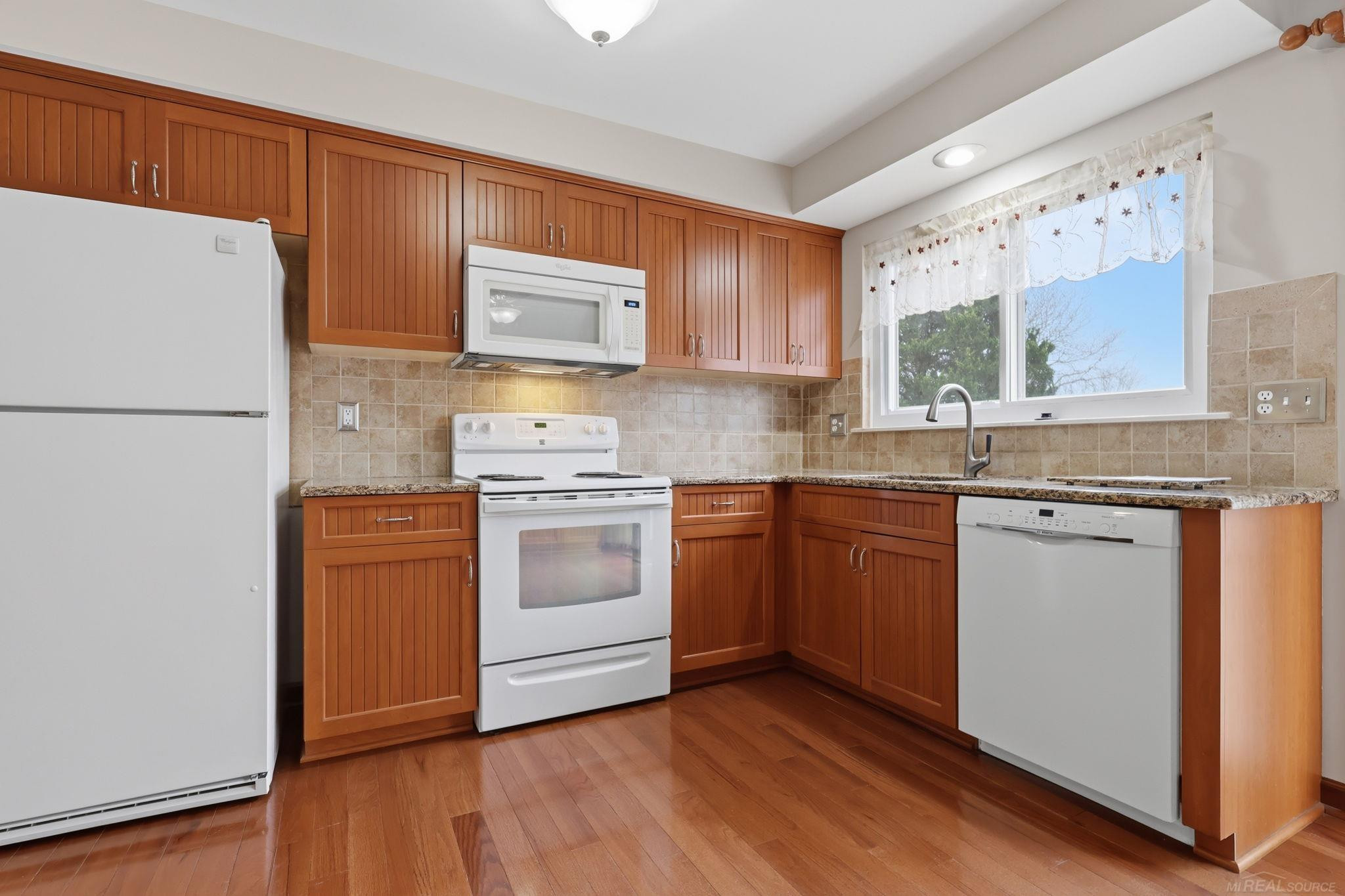 54173 Avondale Drive, New Baltimore, MI 48047 — Photo 9