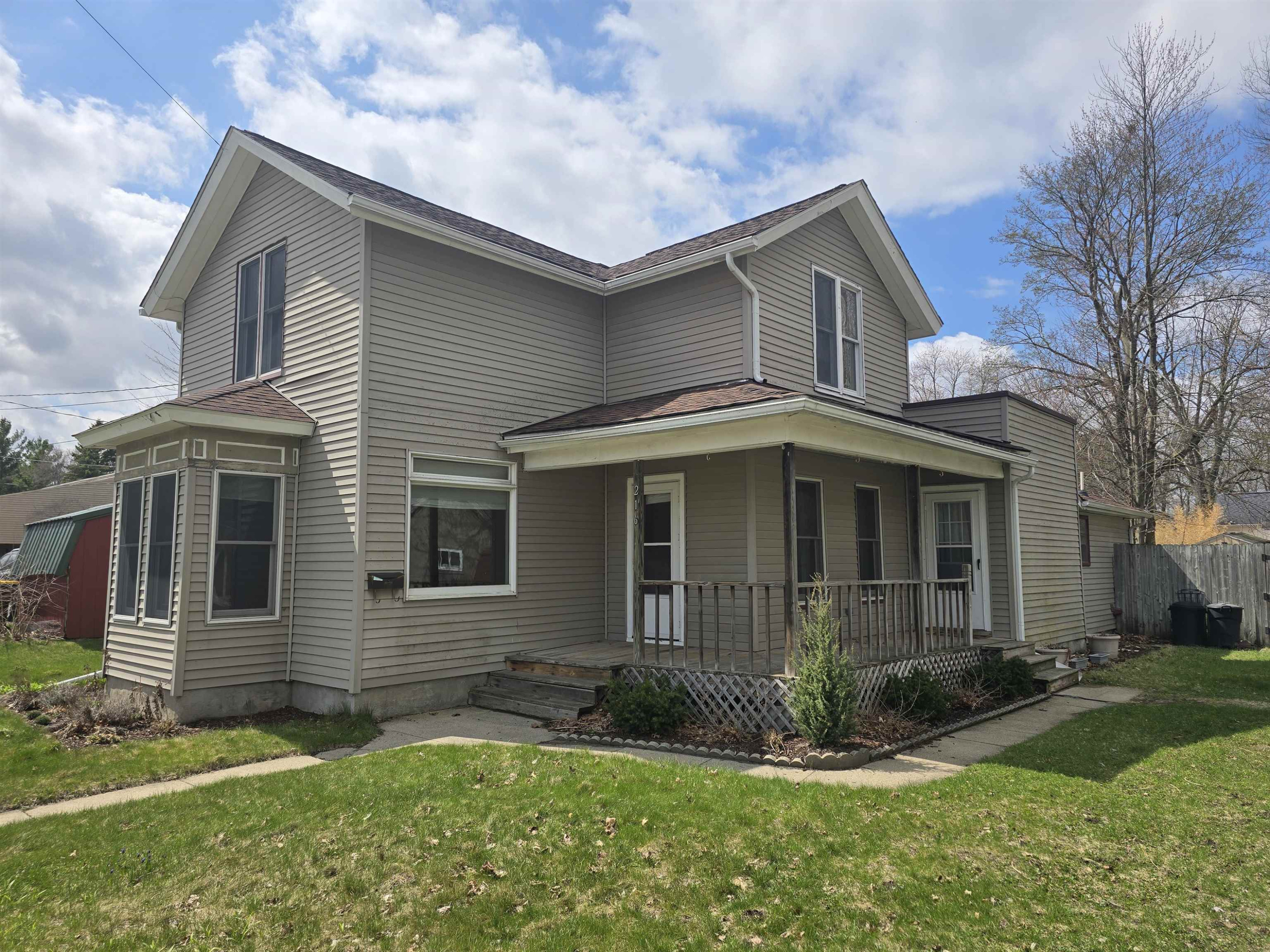 216 S Chapman Street, Chesaning, MI 48616 — front exterior