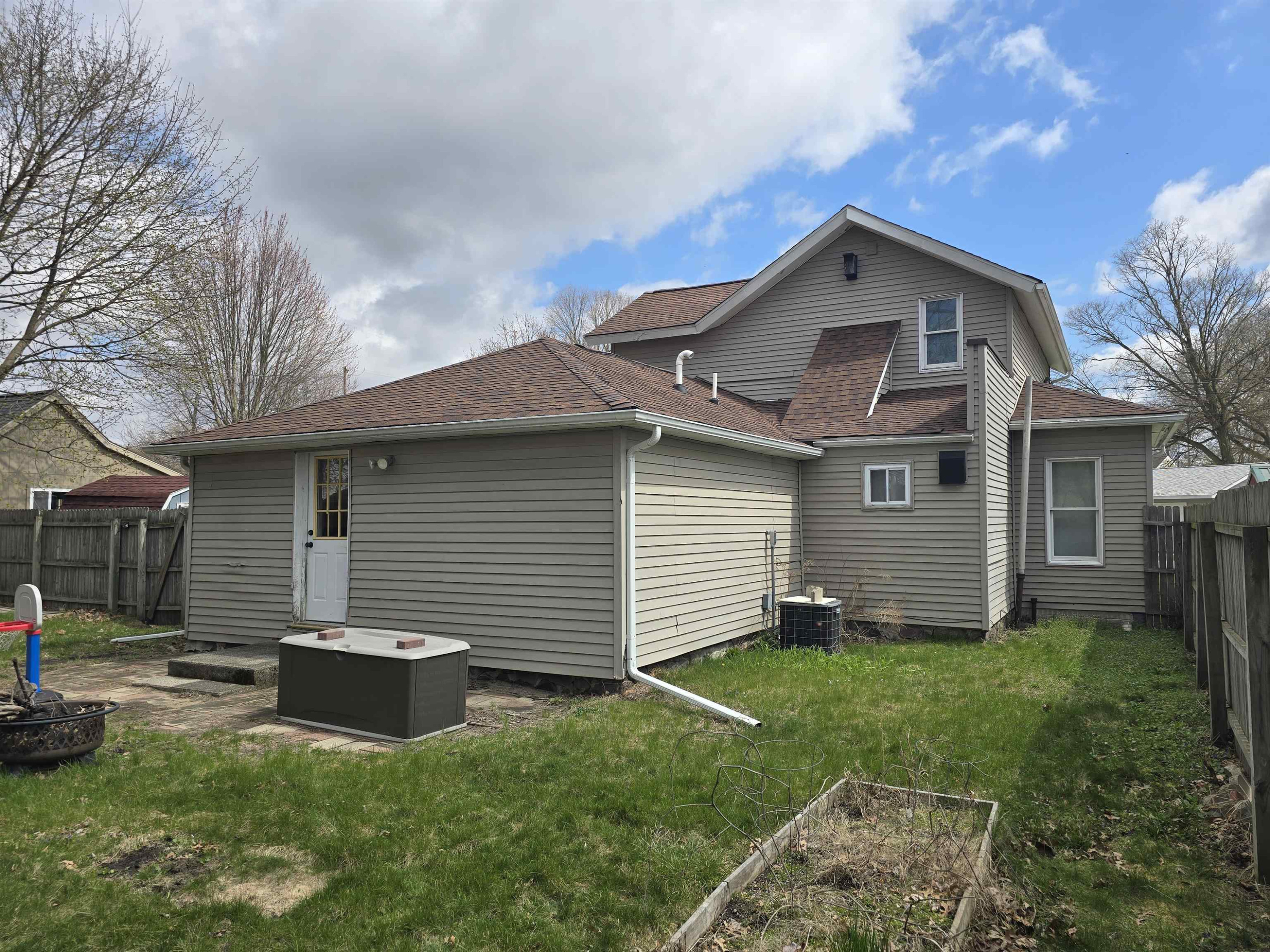 216 S Chapman Street, Chesaning, MI 48616 — Photo 2
