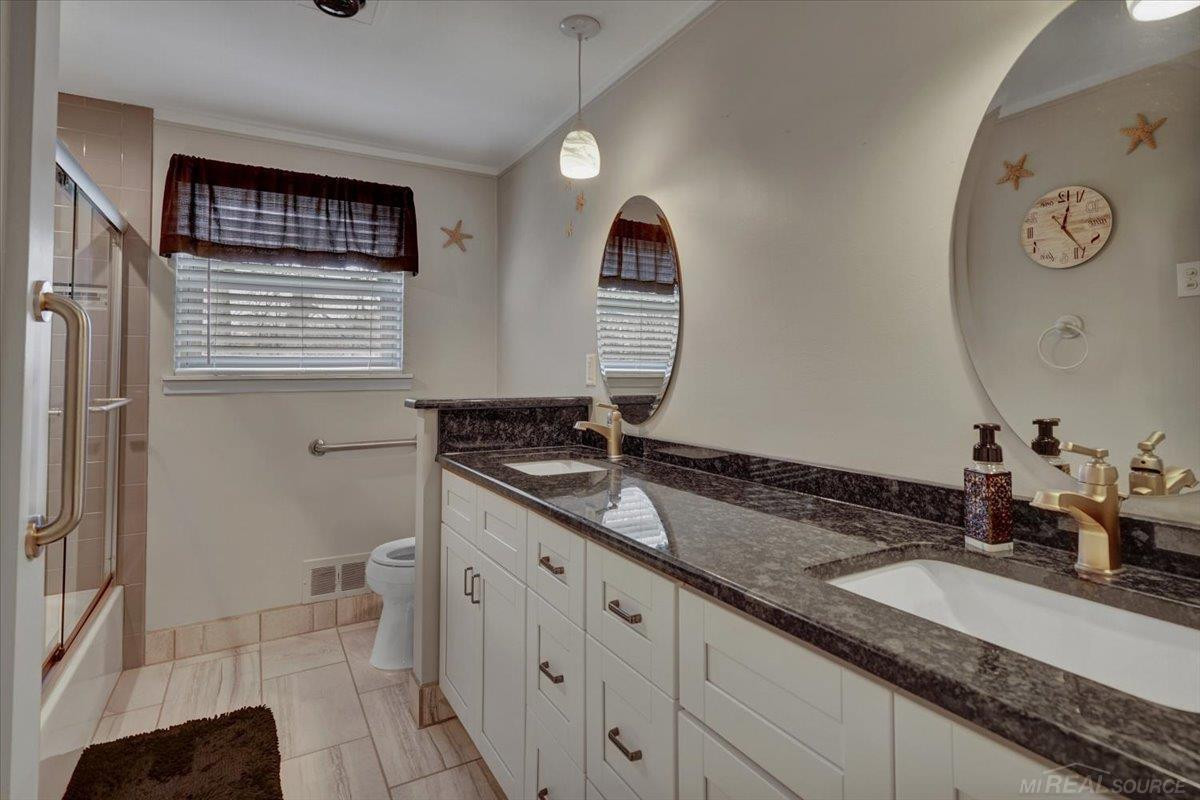 49033 Michelle Ann Drive, Chesterfield, MI — Photo 17