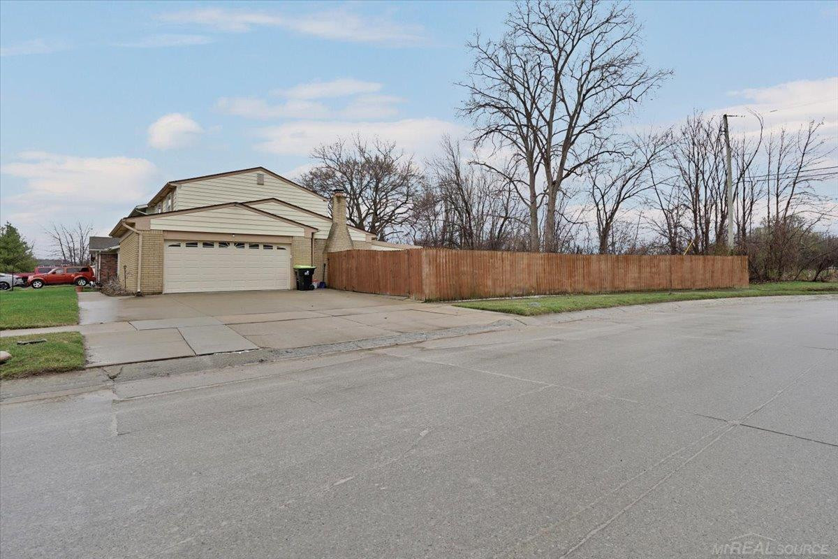 49033 Michelle Ann Drive, Chesterfield, MI — Photo 23