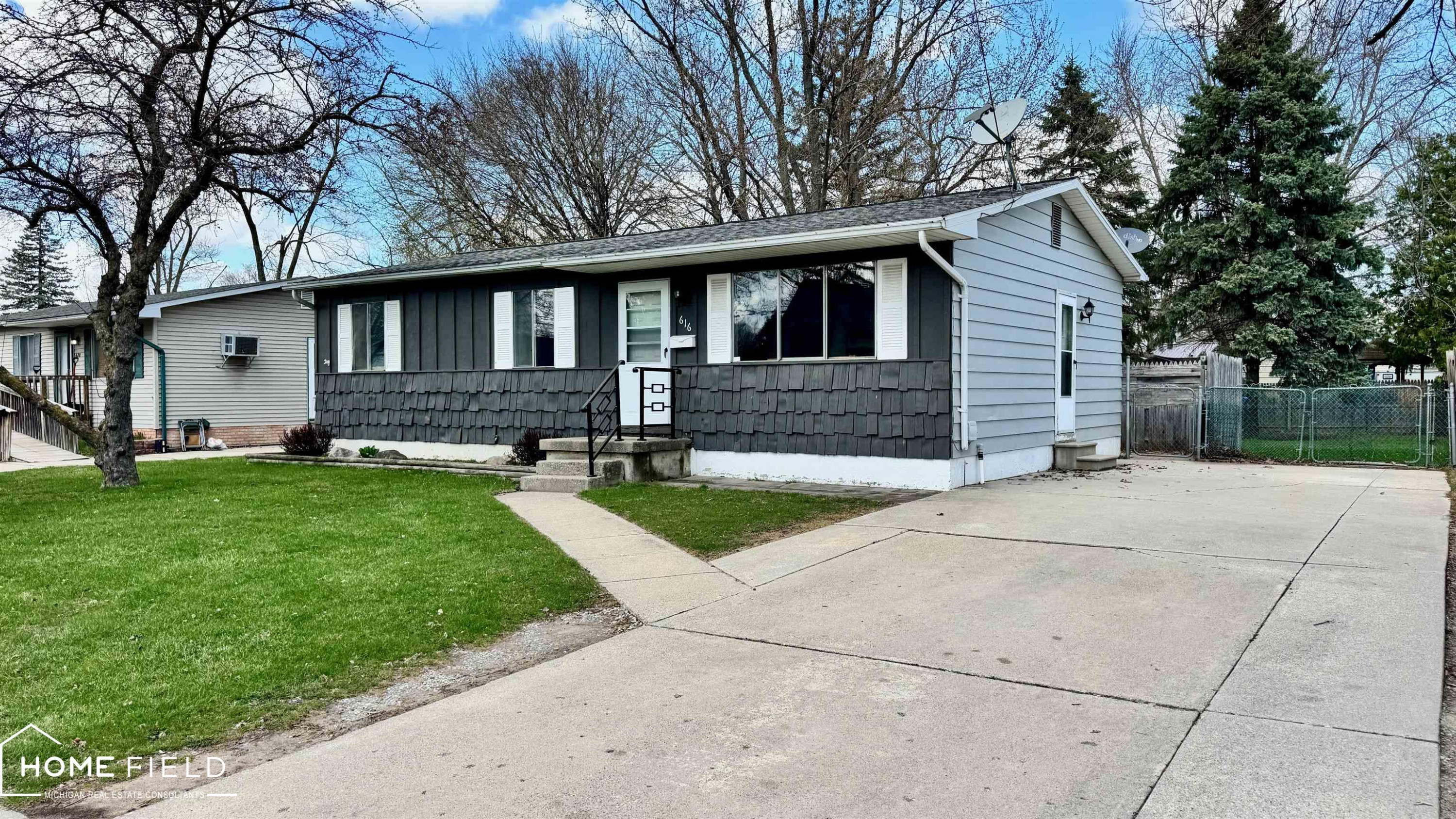 616 W Stewart Street, Owosso, MI 48867 — front exterior